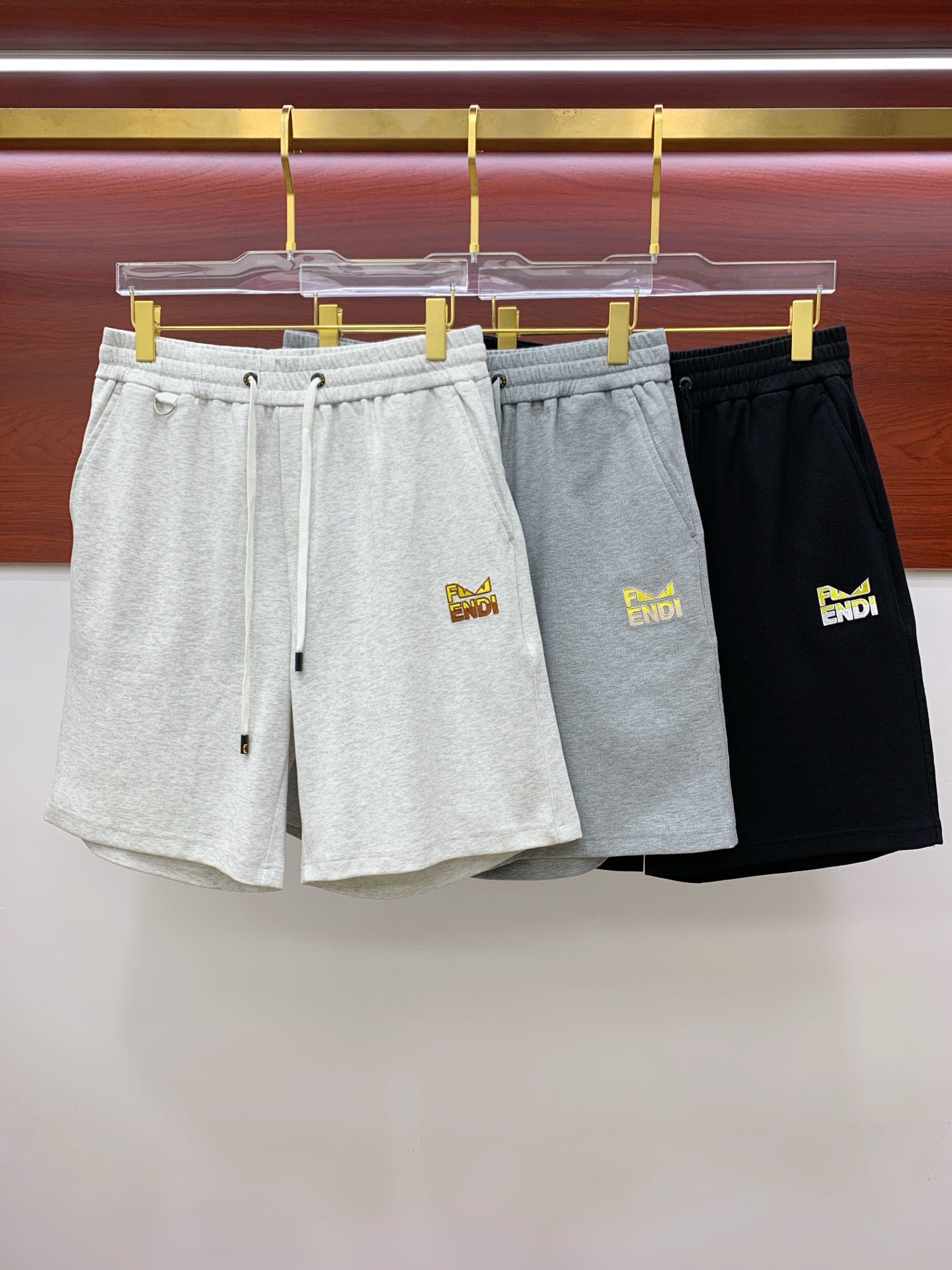 NO:455453,Fendi's new spring and summer 2025 casual shorts!  The official website is released simultaneously. Customized brand classic logo, customized fabric, excellent comfort, strong hand touch. Extremely recognizable, perfect quality craftsmanship. Size M-3XL, fendi, shorts, alexander wang19860909芬迪2025春夏新款休闲短裤！官网同步发售.定制品牌经典LOGO,定制面料,舒适度极好,手触感强烈.辨识度极高,完美品相工艺. 尺码M-3XL,,fendi,shorts,alexander wang,Men's clothing