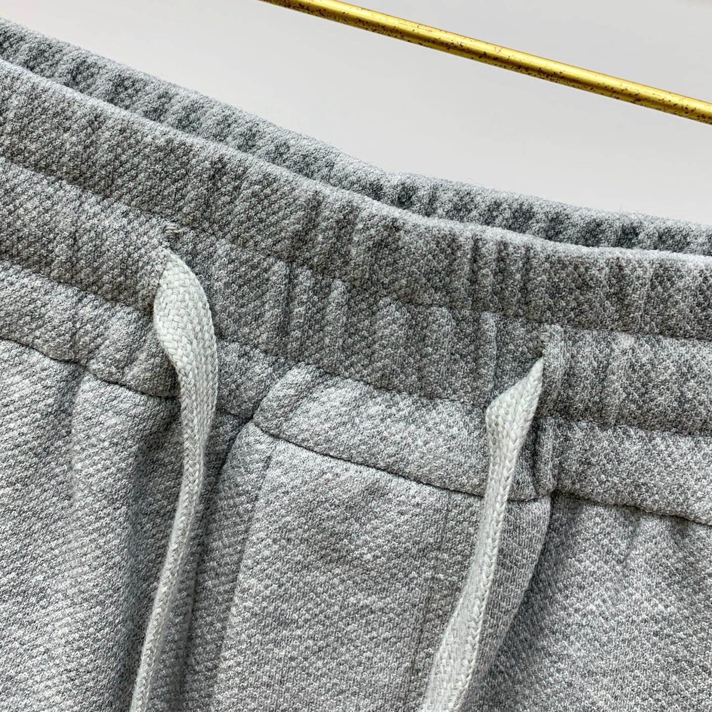 PTB2025春夏新款休闲短裤！官网同步发售。定制品牌经典LOGO，定制面料，舒适度极好，手触感强烈。辨