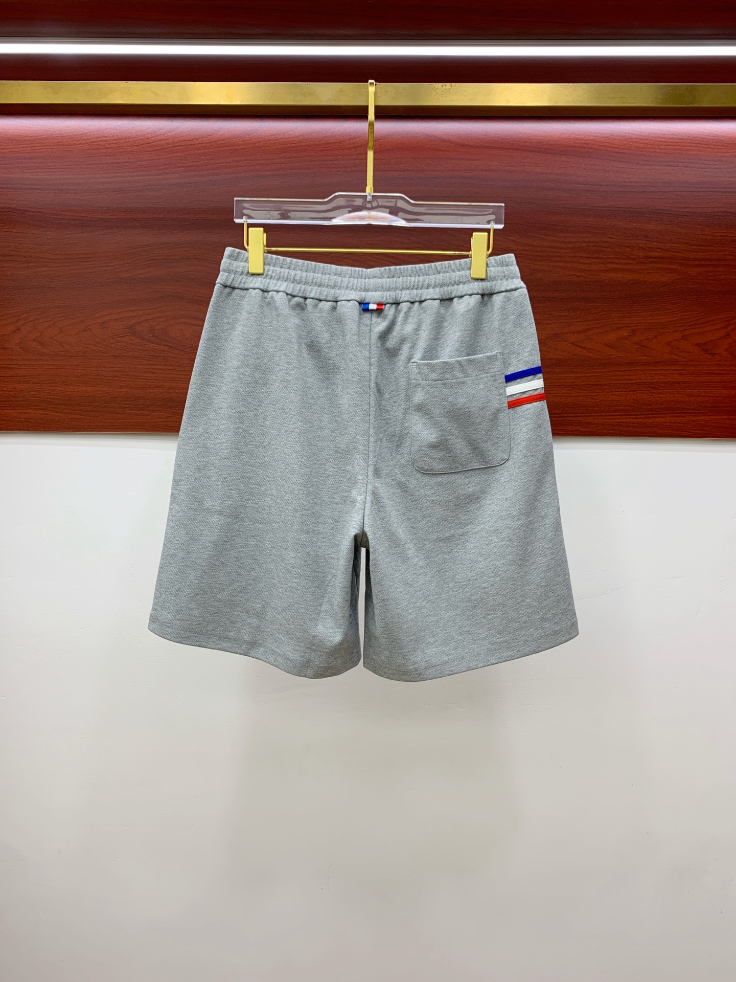 PTB2025春夏新款休闲短裤！官网同步发售。定制品牌经典LOGO，定制面料，舒适度极好，手触感强烈。辨