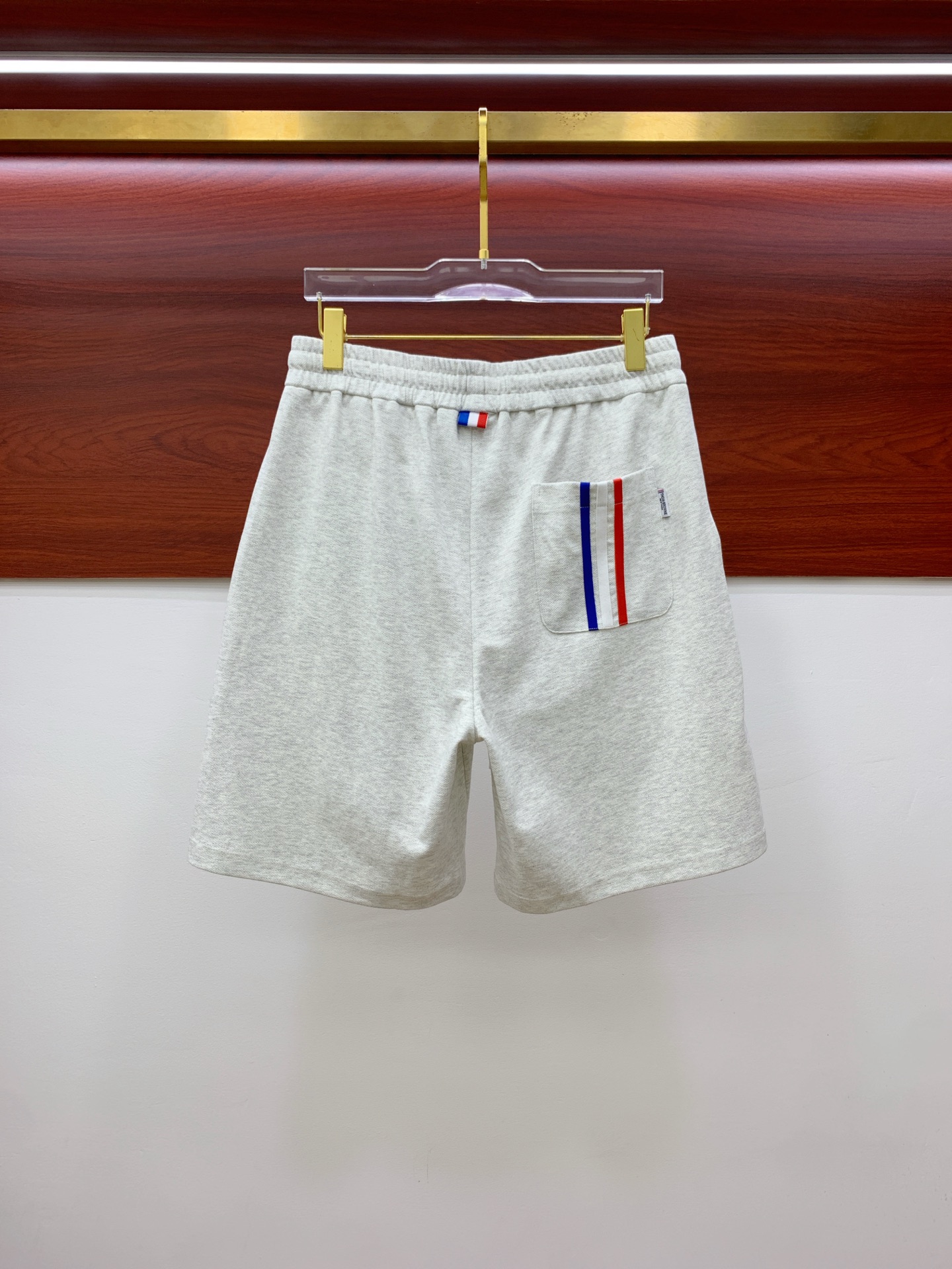 PTB2025春夏新款休闲短裤！官网同步发售。定制品牌经典LOGO，定制面料，舒适度极好，手触感强烈。辨