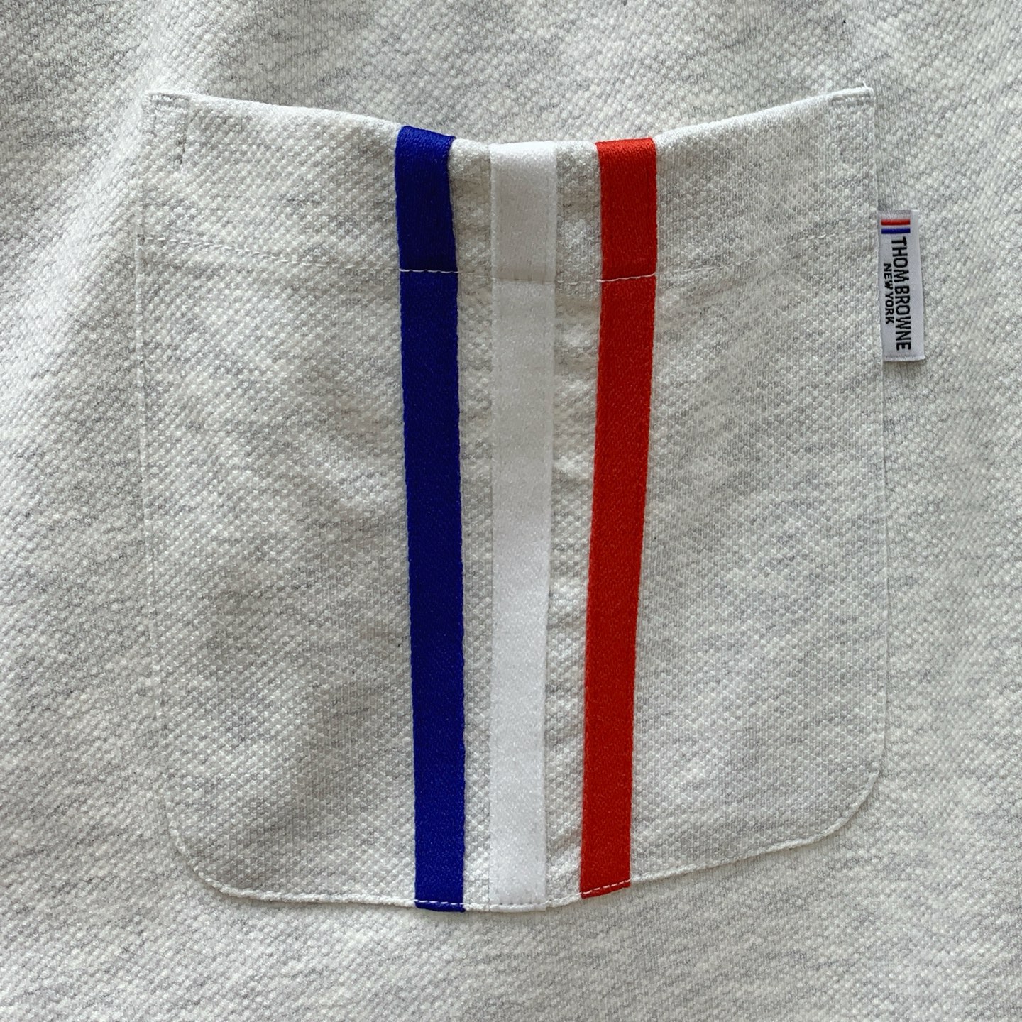 PTB2025春夏新款休闲短裤！官网同步发售。定制品牌经典LOGO，定制面料，舒适度极好，手触感强烈。辨