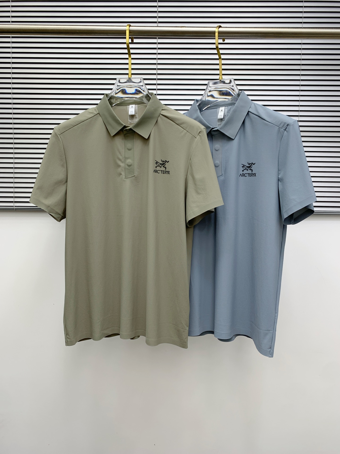 NO:468695,The latest fabric of Ss Archaeoptera pure cotton, classic logo, logo, fashionable, simple and trendy short sleeves, the top quality counter original single short sleeves, the top production process imported fabric, the unique design of the counter model, using imported high-end customized fabrics. The official website is on sale!  Excellent fabric pattern..M-4XL,arc'teryx,T-shirt,alexander wang19860909ss始祖鸟纯棉最新面料经典标识图案logo时尚简约潮流短袖,最顶级的品质专柜原单短袖,顶级制作工艺进口面料,专柜款独特设计,采用进口高端订制面料.官网在售！面料版型超赞 码数..M-4XL,arc'teryx,T-shirt,alexander wang,Men's clothing