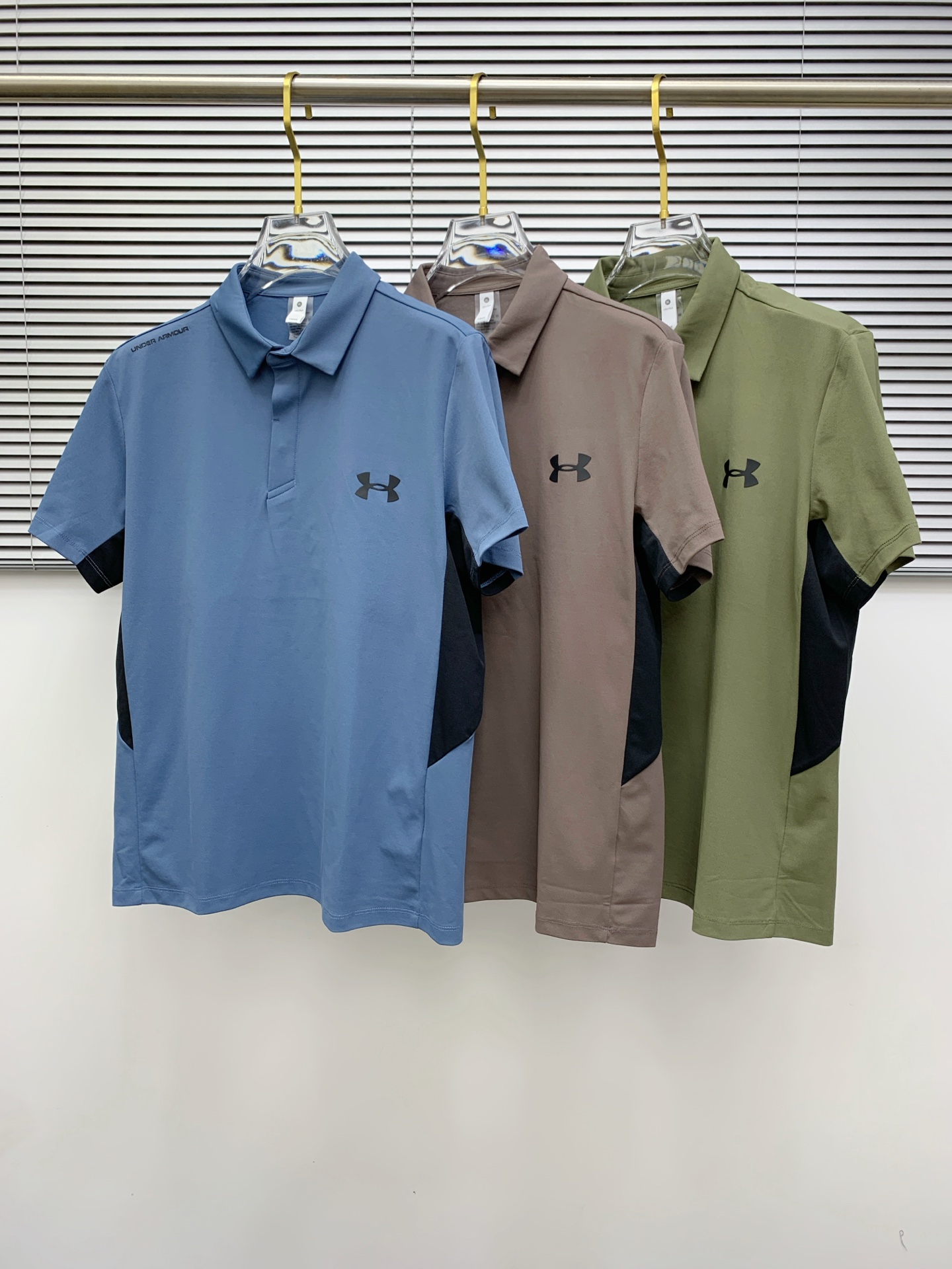 NO:468699,ss Under Armour pure cotton latest fabric classic logo pattern logo fashionable simple trendy short sleeves, top quality counter original single short sleeves, top production craft imported fabrics, unique design of counter models, imported high-end customized fabrics. The official website is on sale!  Excellent fabric fitting..M-4XL, T-shirt,alexander wang19860909ss 安德玛纯棉最新面料经典标识图案logo时尚简约潮流短袖,最顶级的品质专柜原单短袖,顶级制作工艺进口面料,专柜款独特设计,采用进口高端订制面料.官网在售！面料版型超赞 码数..M-4XL,,T-shirt,alexander wang,Men's clothing