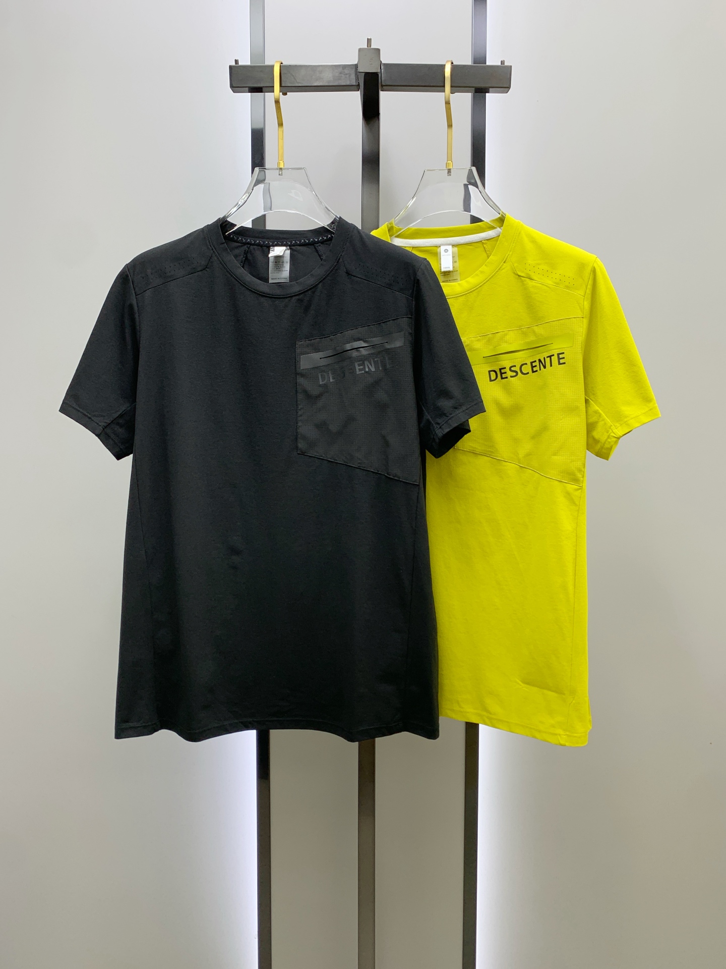 NO:473867,The latest fabric of Ss Archaeoptera pure cotton, classic logo, logo, fashionable, simple and trendy short sleeves, the top quality counter original single short sleeves, the top production process imported fabric, the unique design of the counter model, using imported high-end customized fabrics. The official website is on sale!  Excellent fabric fitting..M-3XL,arc'teryx,T-shirt,alexander wang19860909ss始祖鸟纯棉最新面料经典标识图案logo时尚简约潮流短袖,最顶级的品质专柜原单短袖,顶级制作工艺进口面料,专柜款独特设计,采用进口高端订制面料.官网在售！面料版型超赞 码数..M-3XL,arc'teryx,T-shirt,alexander wang,Men's clothing