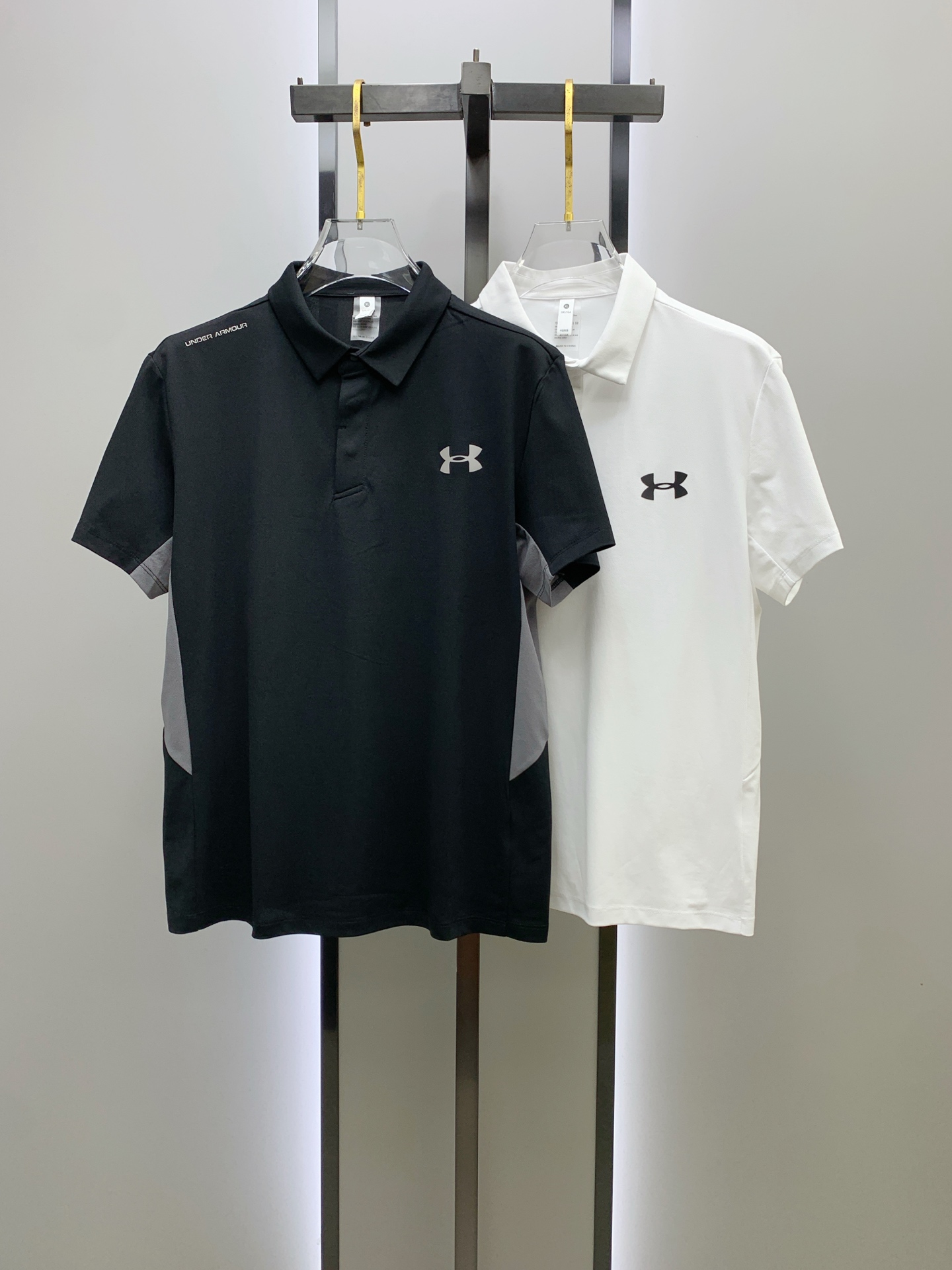 NO:473861,Ss Under Armour pure cotton latest fabric, classic logo, logo, fashionable, simple and trendy short sleeves, the top quality counter original single short sleeves, top-level production craft imported fabrics, unique design of the counter model, using imported high-end customized fabrics. The official website is on sale!  Excellent fabric fitting..M-4XL, T-shirt,alexander wang19860909ss安德玛纯棉最新面料经典标识图案logo时尚简约潮流短袖,最顶级的品质专柜原单短袖,顶级制作工艺进口面料,专柜款独特设计,采用进口高端订制面料.官网在售！面料版型超赞 码数..M-4XL,,T-shirt,alexander wang,Men's clothing