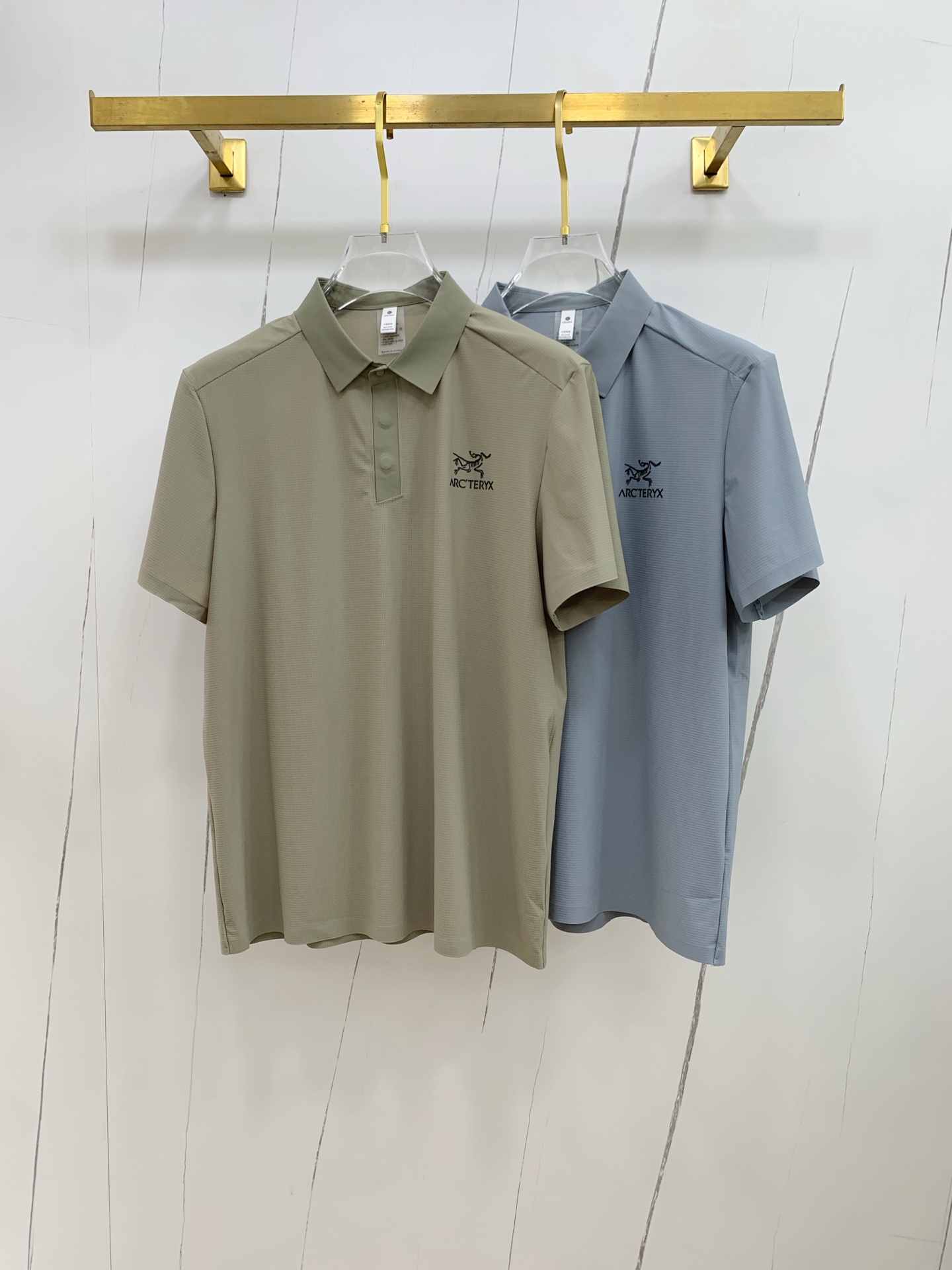 NO:461955,The latest fabric of Ss Archaeoptera pure cotton, classic logo, logo, fashionable, simple and trendy short sleeves, the top quality counter original single short sleeves, the top production process imported fabric, the unique design of the counter model, using imported high-end customized fabrics. The official website is on sale!  Excellent fabric pattern..M-4XL,arc'teryx,T-shirt,alexander wang19860909ss始祖鸟纯棉最新面料经典标识图案logo时尚简约潮流短袖,最顶级的品质专柜原单短袖,顶级制作工艺进口面料,专柜款独特设计,采用进口高端订制面料.官网在售！面料版型超赞 码数..M-4XL,arc'teryx,T-shirt,alexander wang,Men's clothing