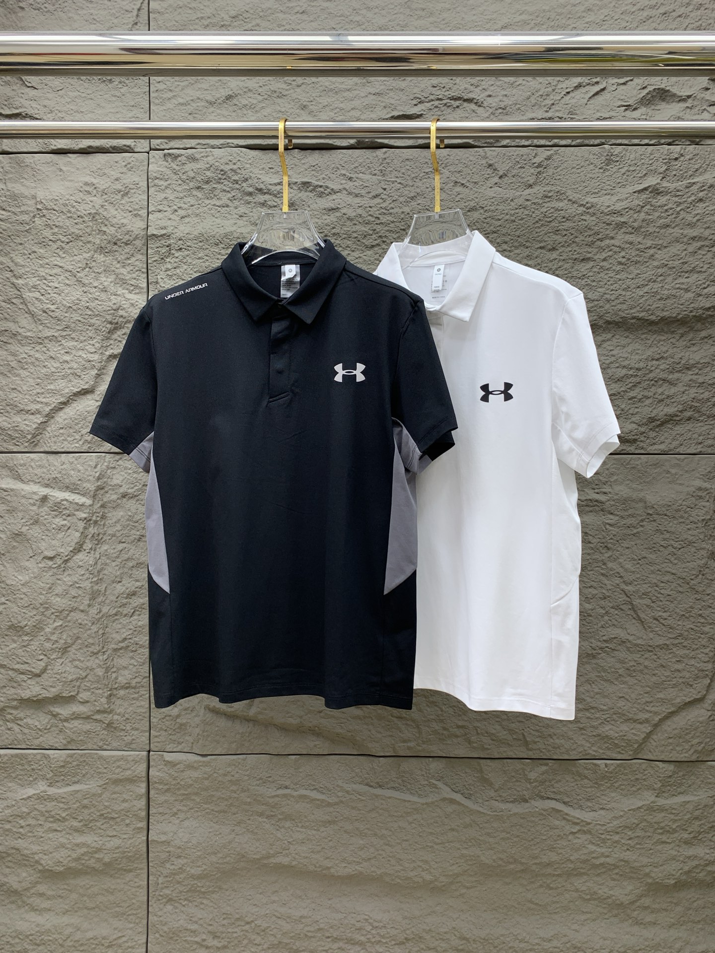 NO:455422,ss Under Armour pure cotton latest fabric classic logo pattern logo fashionable simple trendy short sleeves, top quality counter original single short sleeves, top production craft imported fabrics, unique design of counter models, imported high-end customized fabrics. The official website is on sale!  Excellent fabric fitting..M-4XL, T-shirt,alexander wang19860909ss 安德玛纯棉最新面料经典标识图案logo时尚简约潮流短袖,最顶级的品质专柜原单短袖,顶级制作工艺进口面料,专柜款独特设计,采用进口高端订制面料.官网在售！面料版型超赞 码数..M-4XL,,T-shirt,alexander wang,Men's clothing