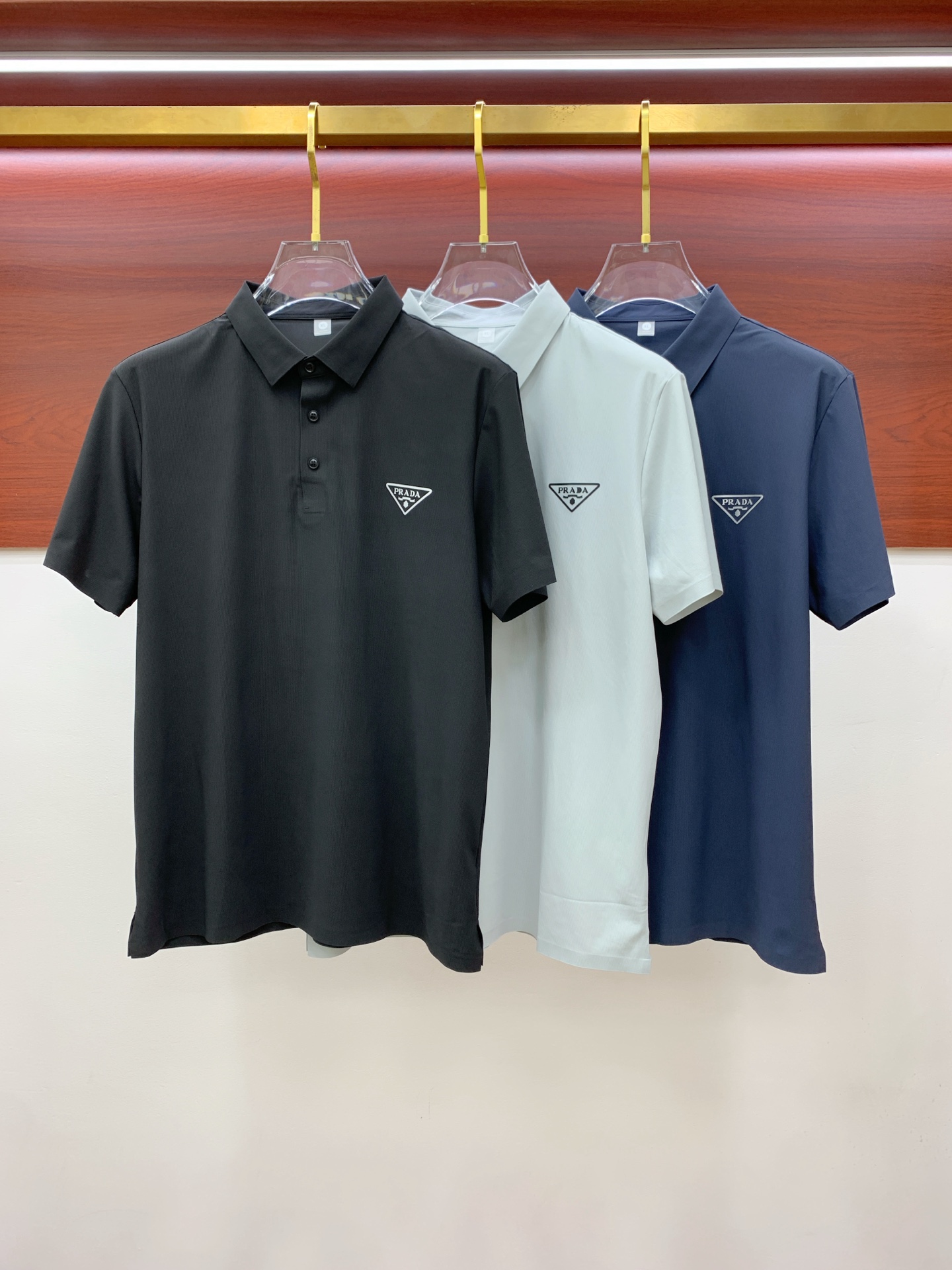 ss普拉达纯棉最新面料经典标识图案logo时尚简约潮流短袖，最顶级的品质专柜原单短袖，顶级制作工艺进口面