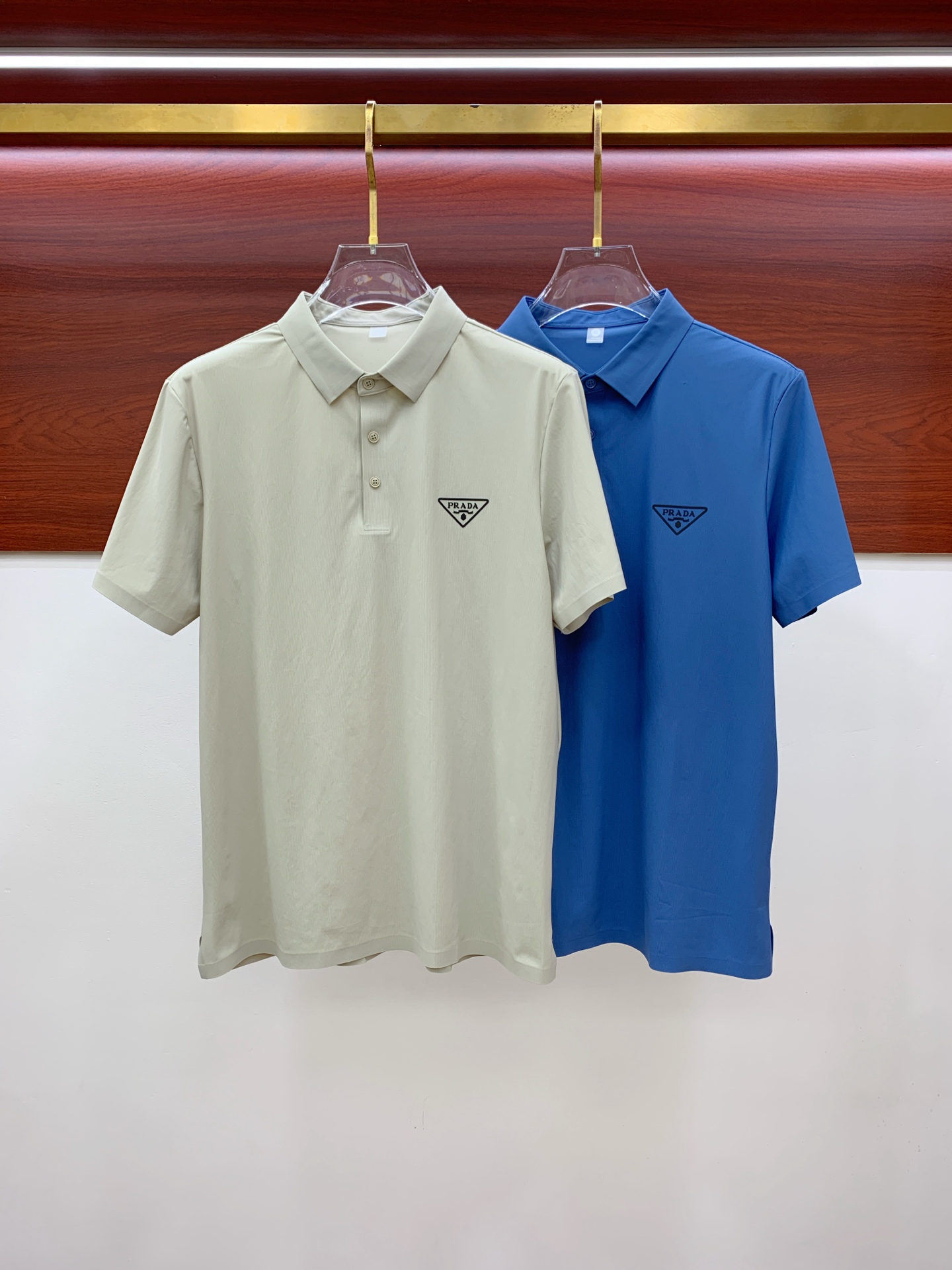 ss普拉达纯棉最新面料经典标识图案logo时尚简约潮流短袖，最顶级的品质专柜原单短袖，顶级制作工艺进口面