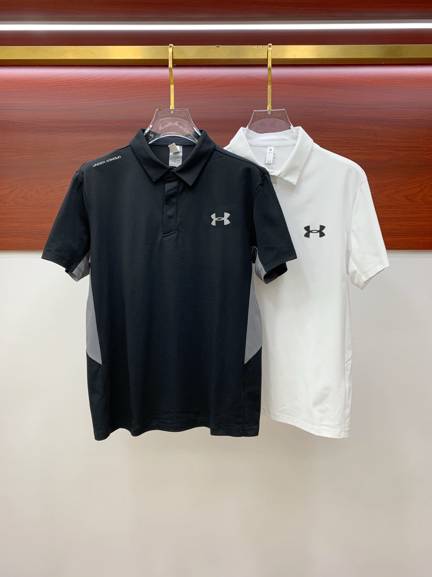 NO:509623,ss Under Armour pure cotton latest fabric classic logo pattern logo fashionable simple trendy short sleeves, top quality counter original single short sleeves, top production craft imported fabrics, unique design of counter models, imported high-end customized fabrics. The official website is on sale!  Excellent fabric fitting..M-4XL, T-shirt,alexander wang19860909ss 安德玛纯棉最新面料经典标识图案logo时尚简约潮流短袖,最顶级的品质专柜原单短袖,顶级制作工艺进口面料,专柜款独特设计,采用进口高端订制面料.官网在售！面料版型超赞 码数..M-4XL,,T-shirt,alexander wang,Men's clothing