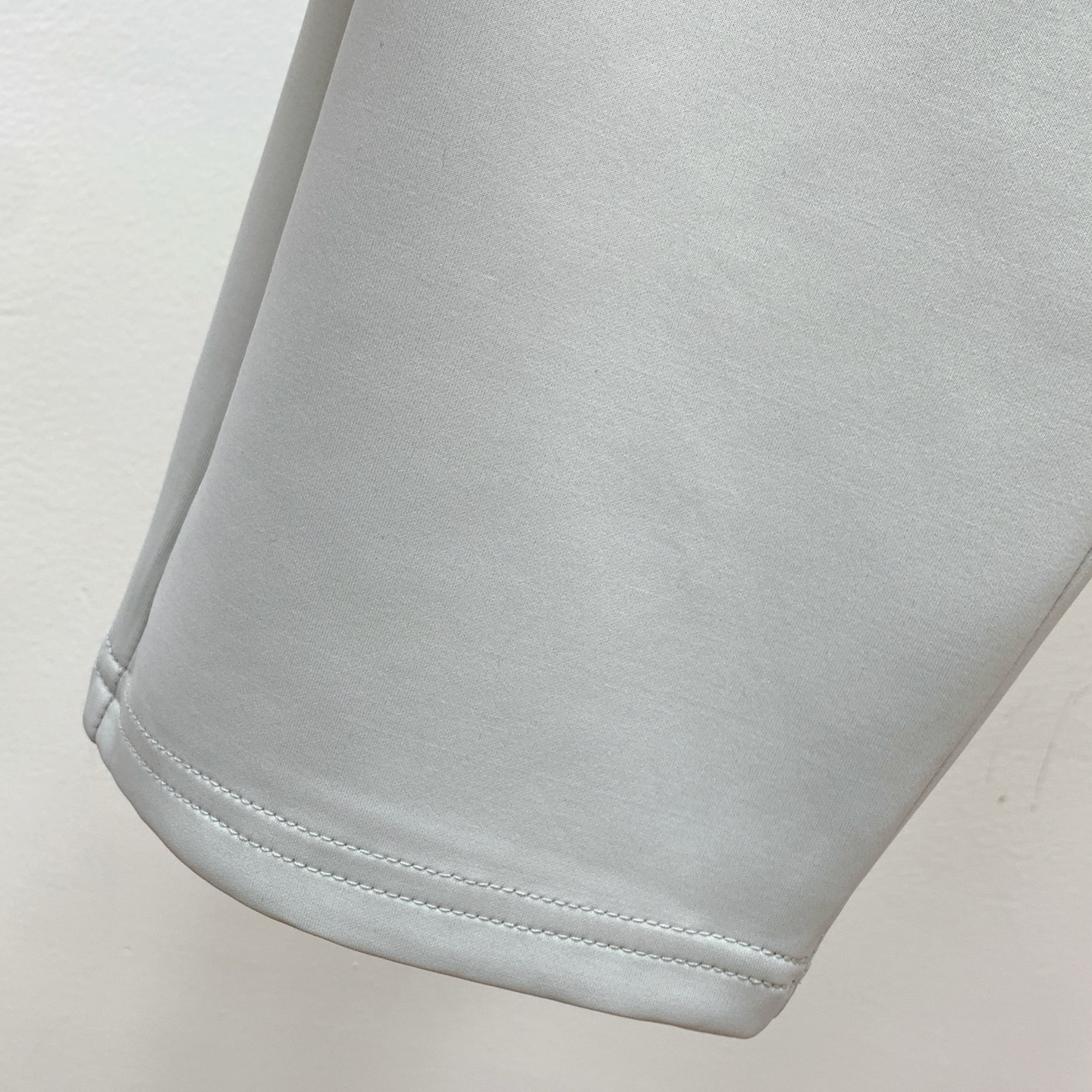 P 安德玛春夏25ss休闲裤金典再次出现，原单订制高品质时尚休闲裤。超级百搭款。独家定制面料，挺阔有型，