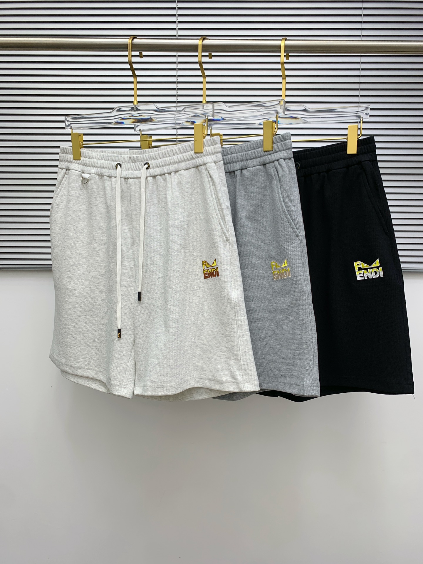 NO:473888,Fendi's new spring and summer 2025 casual shorts!  The official website is released simultaneously. Customized brand classic logo, customized fabric, excellent comfort, strong hand touch. Extremely recognizable, perfect quality craftsmanship. Size M-3Xl,,fendi, shorts, alexander wang19860909芬迪2025春夏新款休闲短裤！官网同步发售.定制品牌经典LOGO,定制面料,舒适度极好,手触感强烈.辨识度极高,完美品相工艺. 尺码M-3Xl,,fendi,shorts,alexander wang,Men's clothing