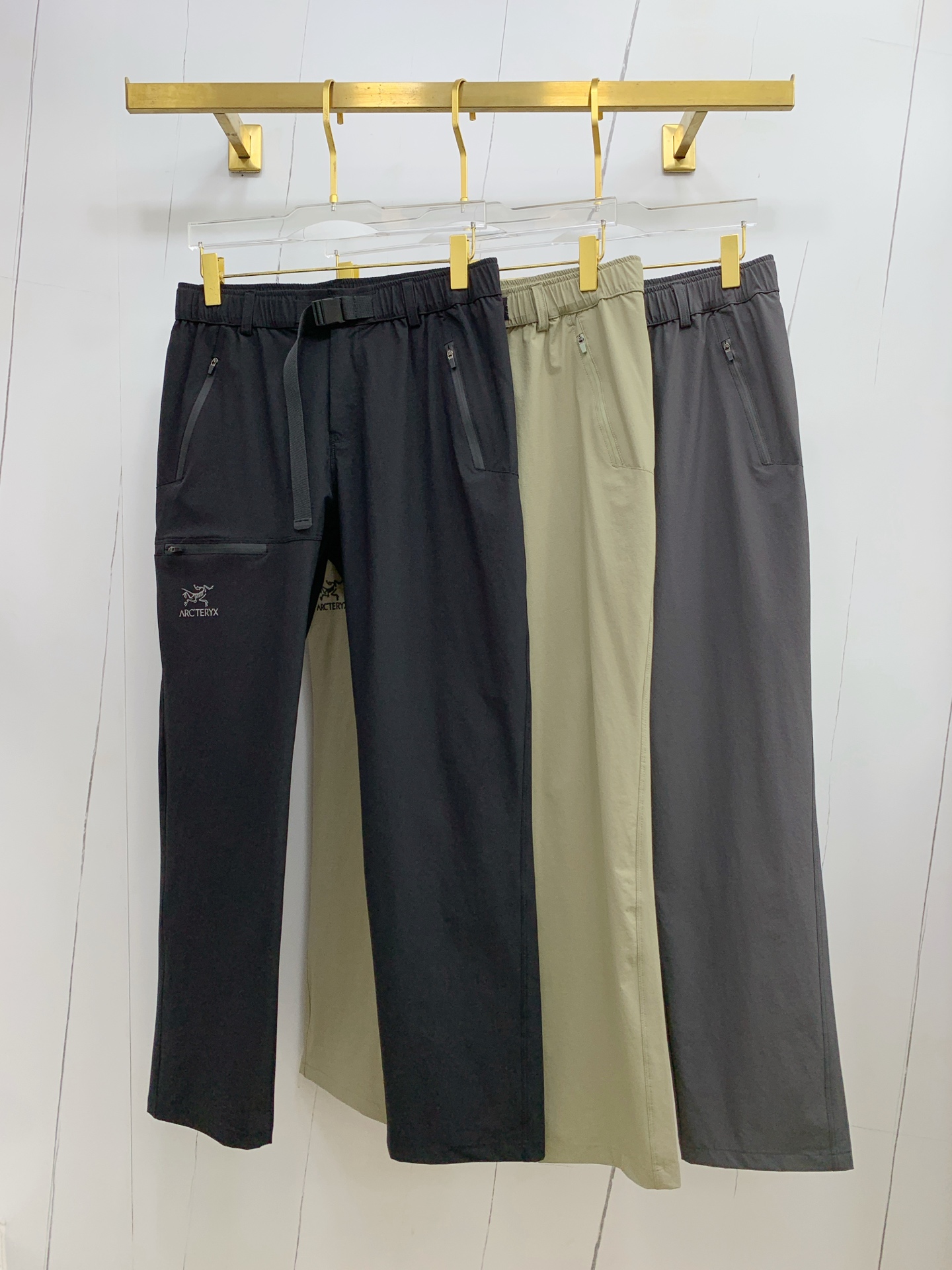 P始祖鸟春夏25ss休闲裤金典再次出现，原单订制高品质时尚休闲裤。超级百搭款。独家定制面料，挺阔有型，贴