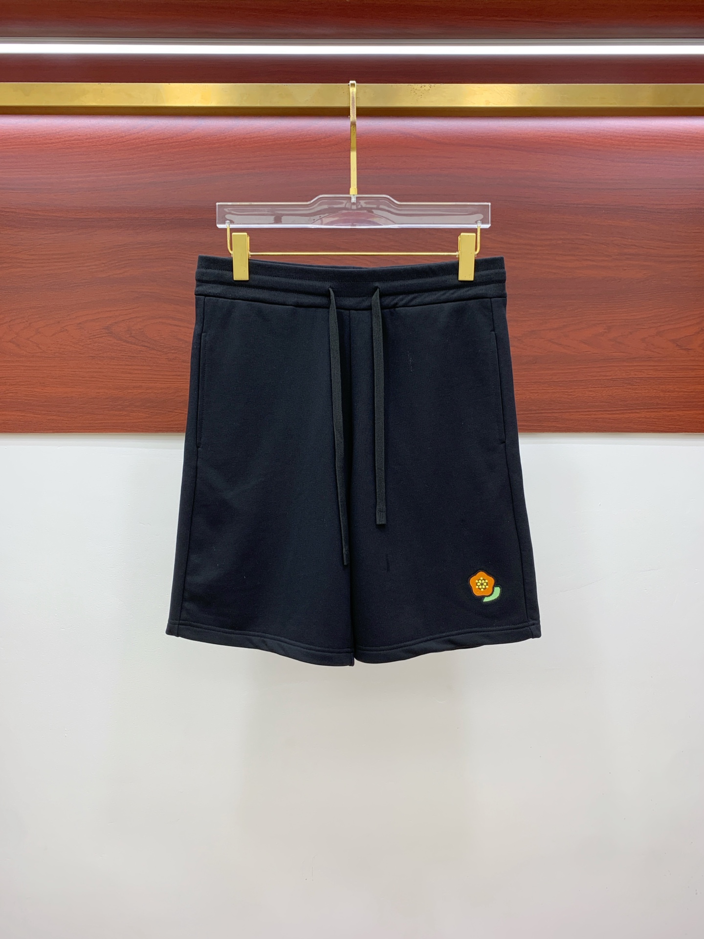 NO:473753,kenzo 2025 spring and summer new casual shorts!  The official website is released simultaneously. Customized brand classic logo, customized fabric, excellent comfort, strong hand touch. Extremely recognizable, perfect quality craftsmanship. Size S-Xl, shorts, alexander wang19860909kenzo2025春夏新款休闲短裤！官网同步发售.定制品牌经典LOGO,定制面料,舒适度极好,手触感强烈.辨识度极高,完美品相工艺. 尺码S-Xl,,shorts,alexander wang,Men's clothing