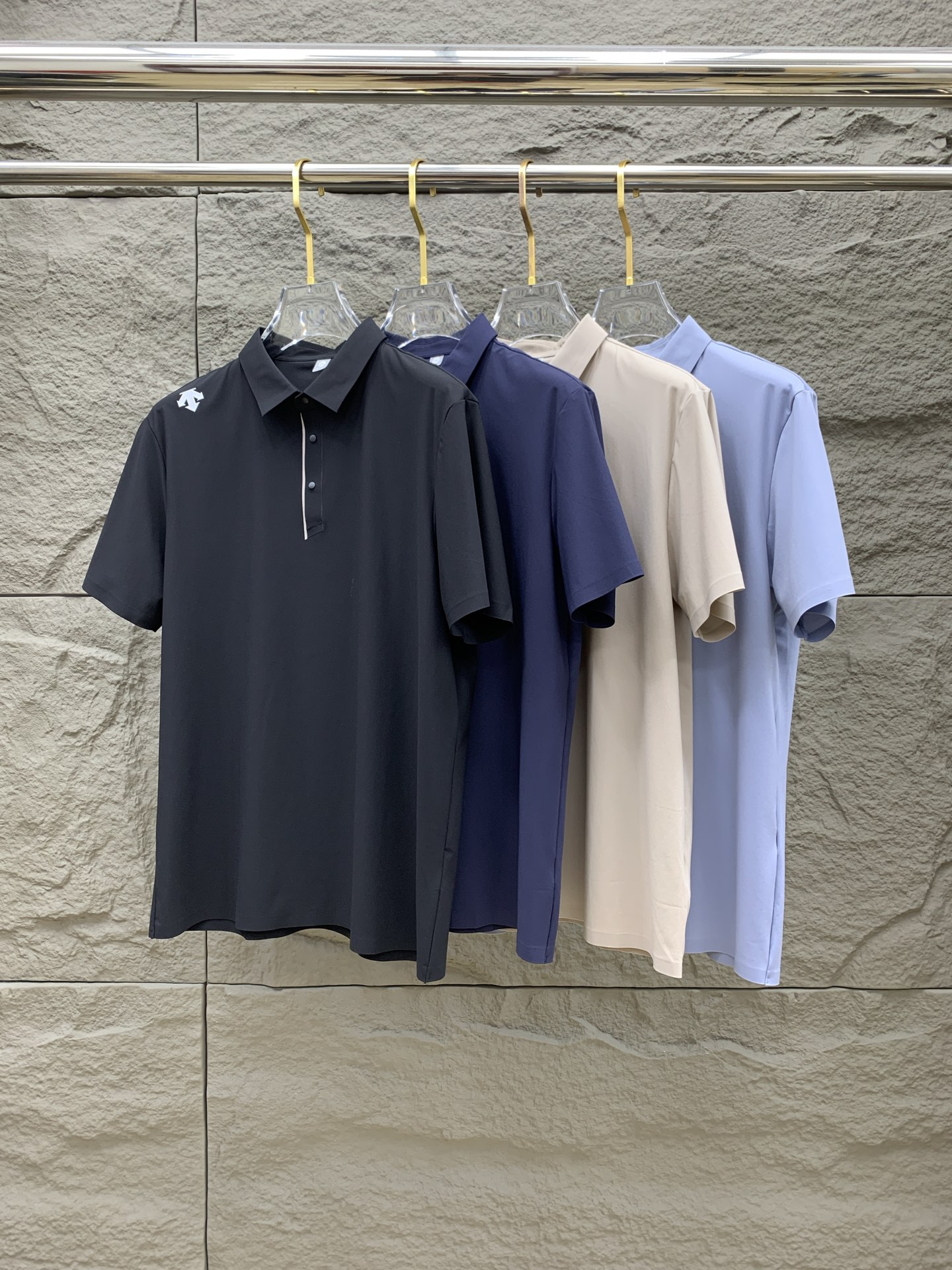 NO:464972,Ss DiSante pure cotton latest fabric classic logo pattern logo fashionable simple trendy short sleeves, the top quality counter original single short sleeves, top production craft imported fabrics, unique design of the counter model, using imported high-end customized fabrics. The official website is on sale!  Excellent fabric fitting..M-4XL, T-shirt,alexander wang19860909ss迪桑特纯棉最新面料经典标识图案logo时尚简约潮流短袖,最顶级的品质专柜原单短袖,顶级制作工艺进口面料,专柜款独特设计,采用进口高端订制面料.官网在售！面料版型超赞 码数..M-4XL,,T-shirt,alexander wang,Men's clothing