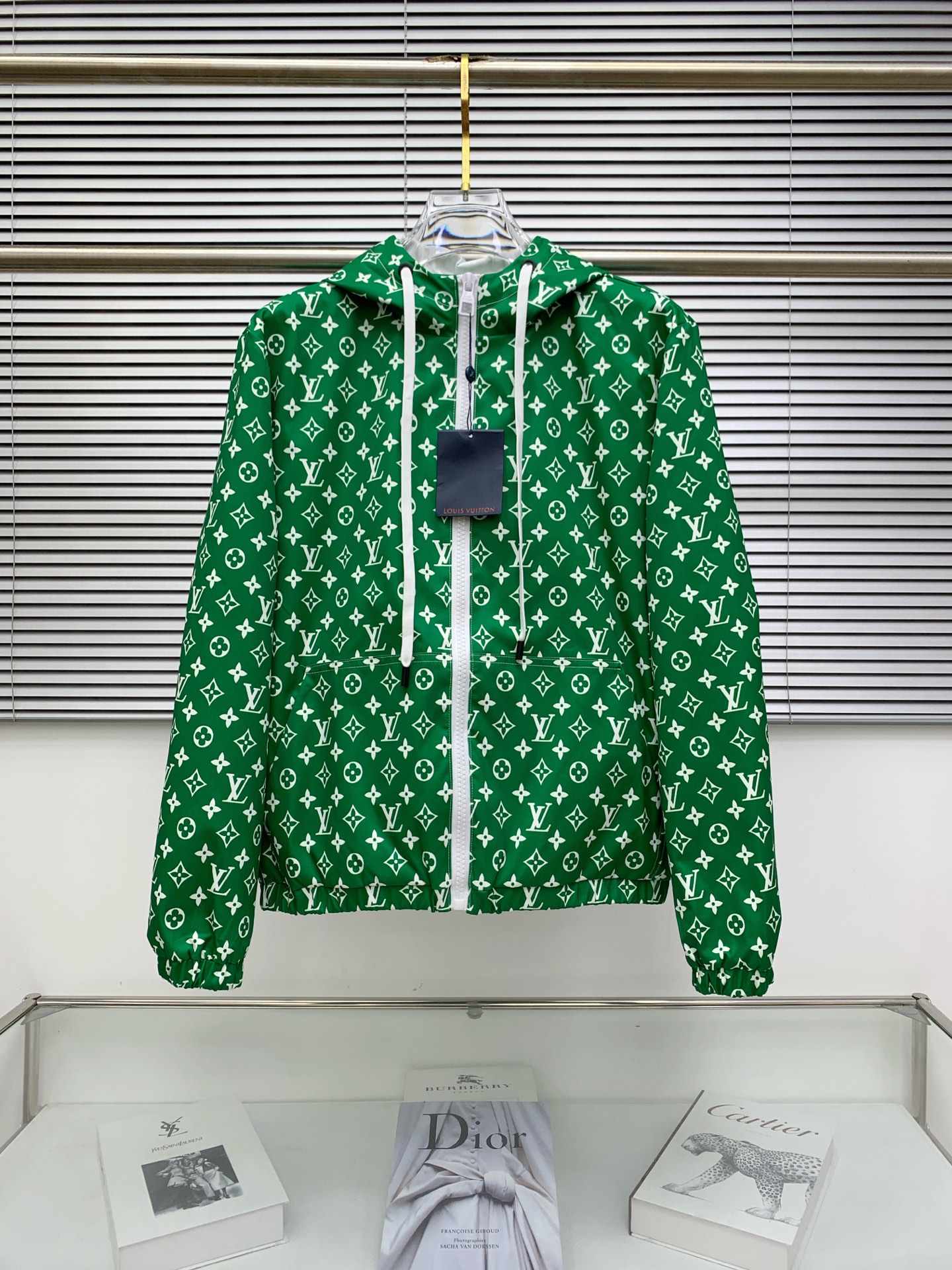 NO:488591,LV brand *Donkey 2025 autumn and winter jacket Top blue full-frame presbyterian printed zipper metal original jacket, exquisite craftsmanship counter fabric, top-level elements fusion creation, classic jacket 3 standards, trendy men's fashion, both on the comfort of the upper body and incomparable existence. Code number M-3XL,, louis vuitton, louis vuitton, louis vuitton, jackets & coats, jackets & coats, alexander wang19860909LV牌*驴家 2025秋冬外套 顶级蓝色满幅老花印花拉链金属原版打造夹克外套,精致工艺专柜面料,顶级元素融合打造,经典外套3标齐全,潮男时尚,无论是上身舒适度还是都是无可比拟的存在 码数M-3XL,,louis vuitton,louis vuitton,louis vuitton,jackets & coats,jackets & coats,alexander wang,Men's clothing