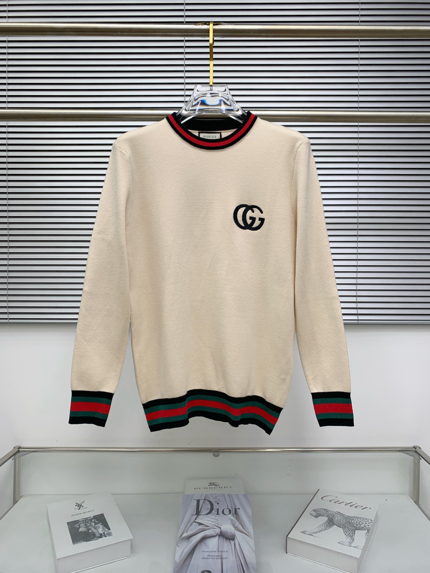 NO:488593,Gucc* fit style M-XXXL The latest and most top red and green neck jacquard splicing double G letter embroidered round neck sweater, the top quality counter original single pullover, the top production process imported fabric, the unique design of the counter model, using imported high-end custom imported silk thread with first-class feel!  Official website for sale!  ,gucci,alexander wang19860909Gucc*合身版型M-XXXL 最新最顶级红绿领口提花拼接款双G字母绣花圆领羊毛衫,最顶级的品质专柜原单套头衫,顶级制作工艺进口面料,专柜款独特设计,采用进口高端订制进口丝线手感一流！官网在售！,,gucci,alexander wang,Men's clothing