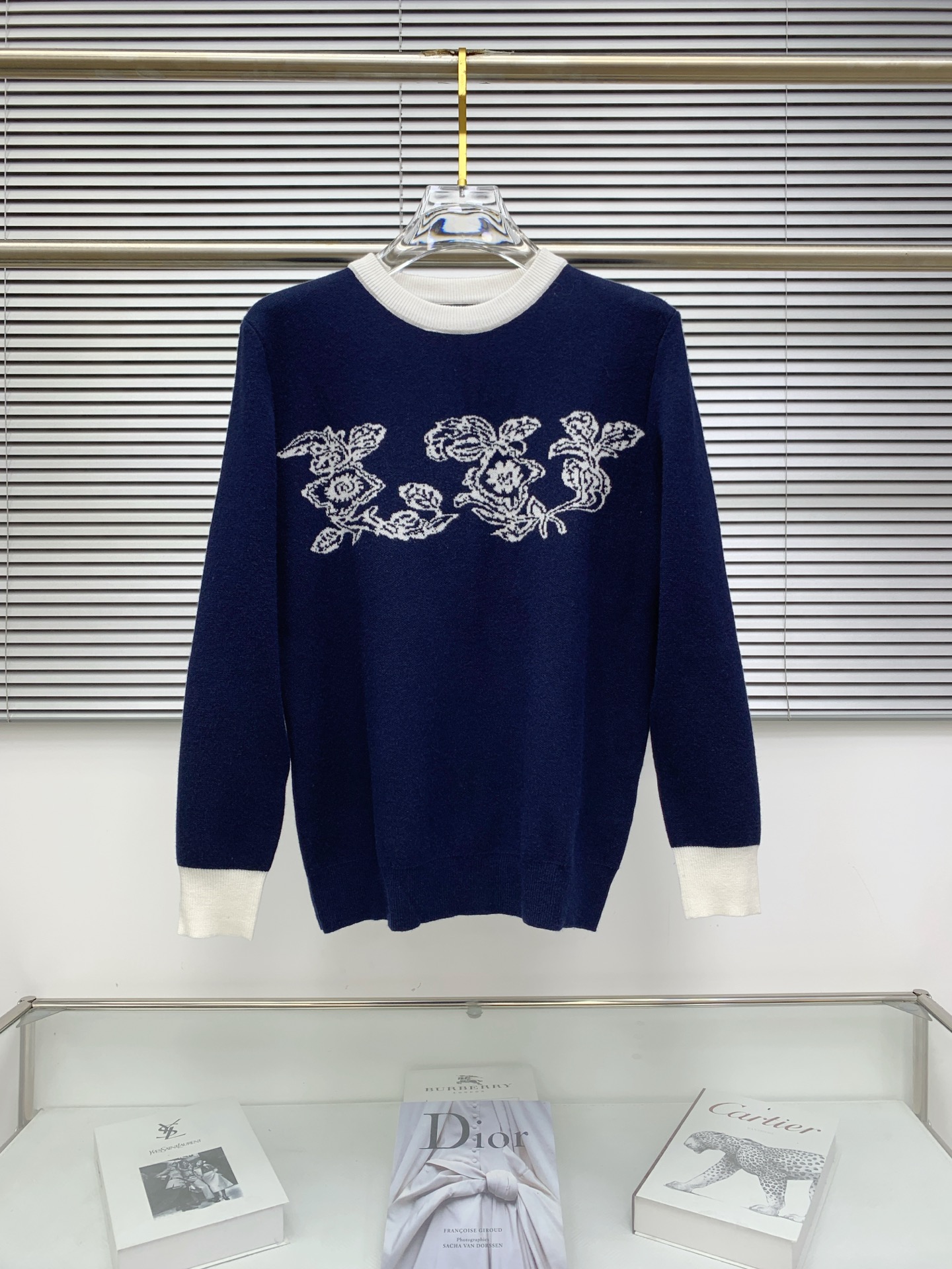 NO:488580,L brand* fitting style M-XXXL 2025 spring and summer new and old white color-blocking jacquard Yilite round neck short sleeves, exquisite craftsmanship counter fabric, top-level elements fusion, classic short sleeves 3 standards complete, trendy men's fashion, whether it is the comfort of the upper body or the incomparable existence, T-shirt, alexander wang19860909L牌*合身版型M-XXXL 2025春夏新老白拼色提花伊力特圆领短袖,精致工艺专柜面料,顶级元素融合打造,经典短袖3标齐全,潮男时尚,无论是上身舒适度还是都是无可比拟的存在,,T-shirt,alexander wang,Men's clothing