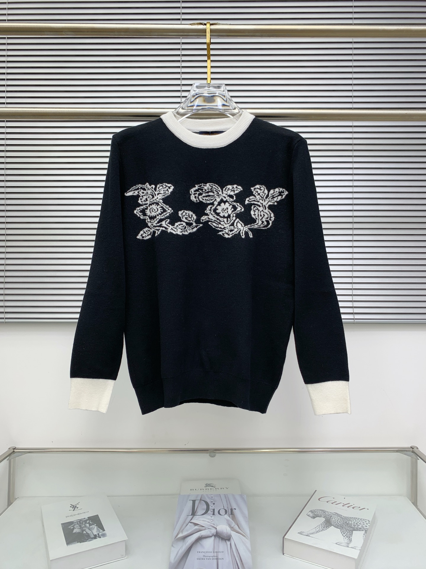 NO:488574,L brand* fitting M-XXXL 2025 spring and summer new and old white color-blocked jacquard Yilite round neck sweater, exquisite craftsmanship counter fabric, top-level elements fusion, classic short-sleeved 3-standard, trendy men's fashion, whether it is the comfort of the upper body or the incomparable existence, sweaters, T-shirt, alexander wang19860909L牌*合身版型M-XXXL 2025春夏新老白拼色提花伊力特圆领毛衣,精致工艺专柜面料,顶级元素融合打造,经典短袖3标齐全,潮男时尚,无论是上身舒适度还是都是无可比拟的存在,,sweaters,T-shirt,alexander wang,Men's clothing