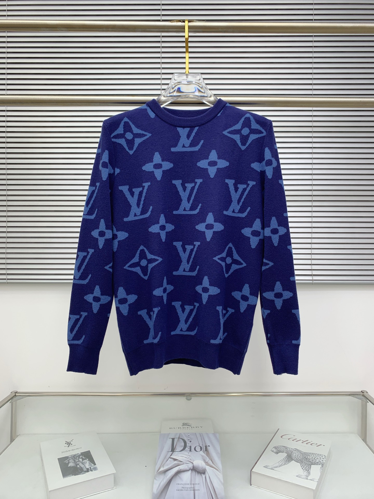 NO:488619,L brand* fitting M-XXXL 25 autumn and winter sesame-bottomed jacquard round neck sweater, exquisite craftsmanship counter fabric, top-level elements fusion, complete 3 standards, fashionable men's fashion, whether it is the comfort of the upper body or the incomparable existence, alexander wang19860909L牌*合身版型M-XXXL 25款秋冬芝麻底字母提花圆领羊毛衫,精致工艺专柜面料,顶级元素融合打造,3标齐全,潮男时尚,无论是上身舒适度还是都是无可比拟的存在,,alexander wang,Men's clothing