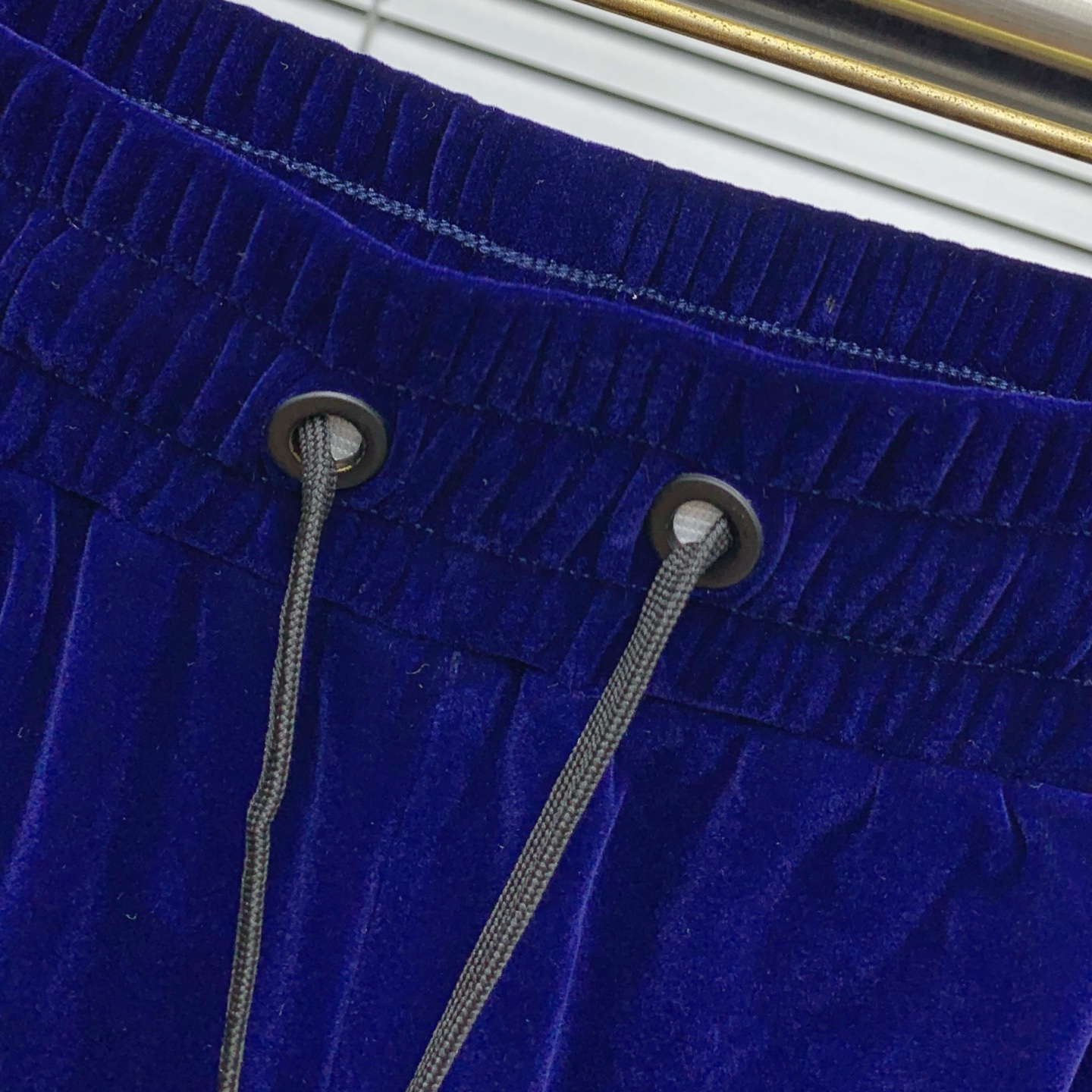 “2025 Prada Velvet Recreational Suite: High-End Jiggling Suits and Customizable Hardware” - 图片 9