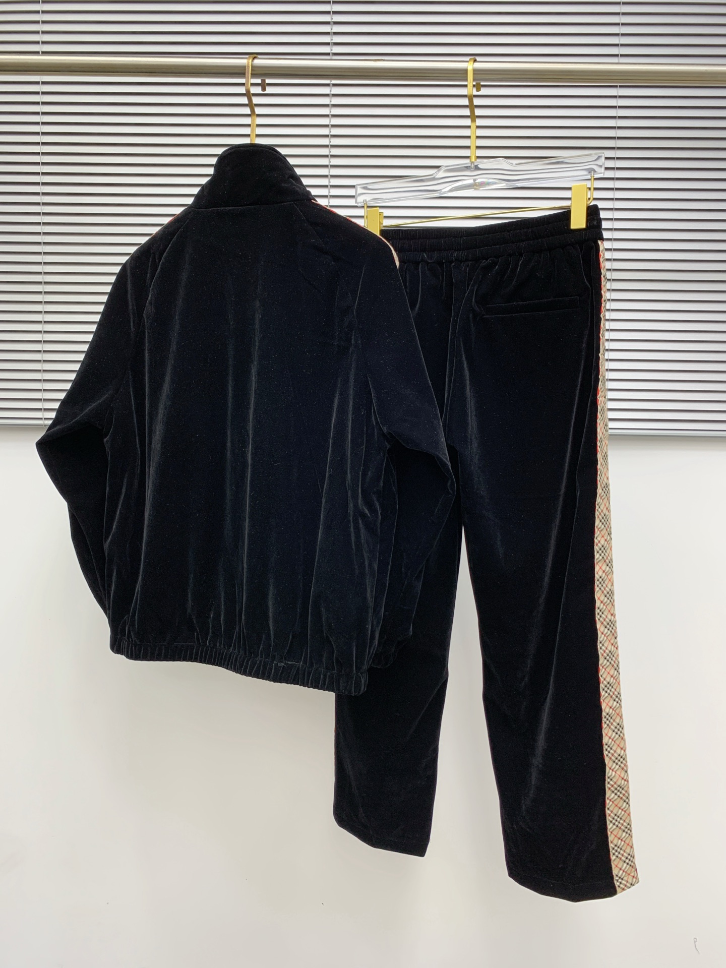 Burberry Velvet Tracksuit 2025 Fall/Winter Imported High-End Patchwork Set 12 i1754833148909 4803 0 10
