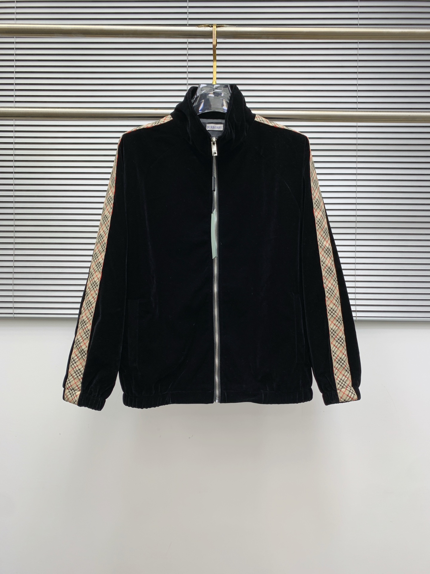 “Top Imports of High-End Velvet Suits with Customizable Hardware in Autumn/Winter 2025” - 图片 2