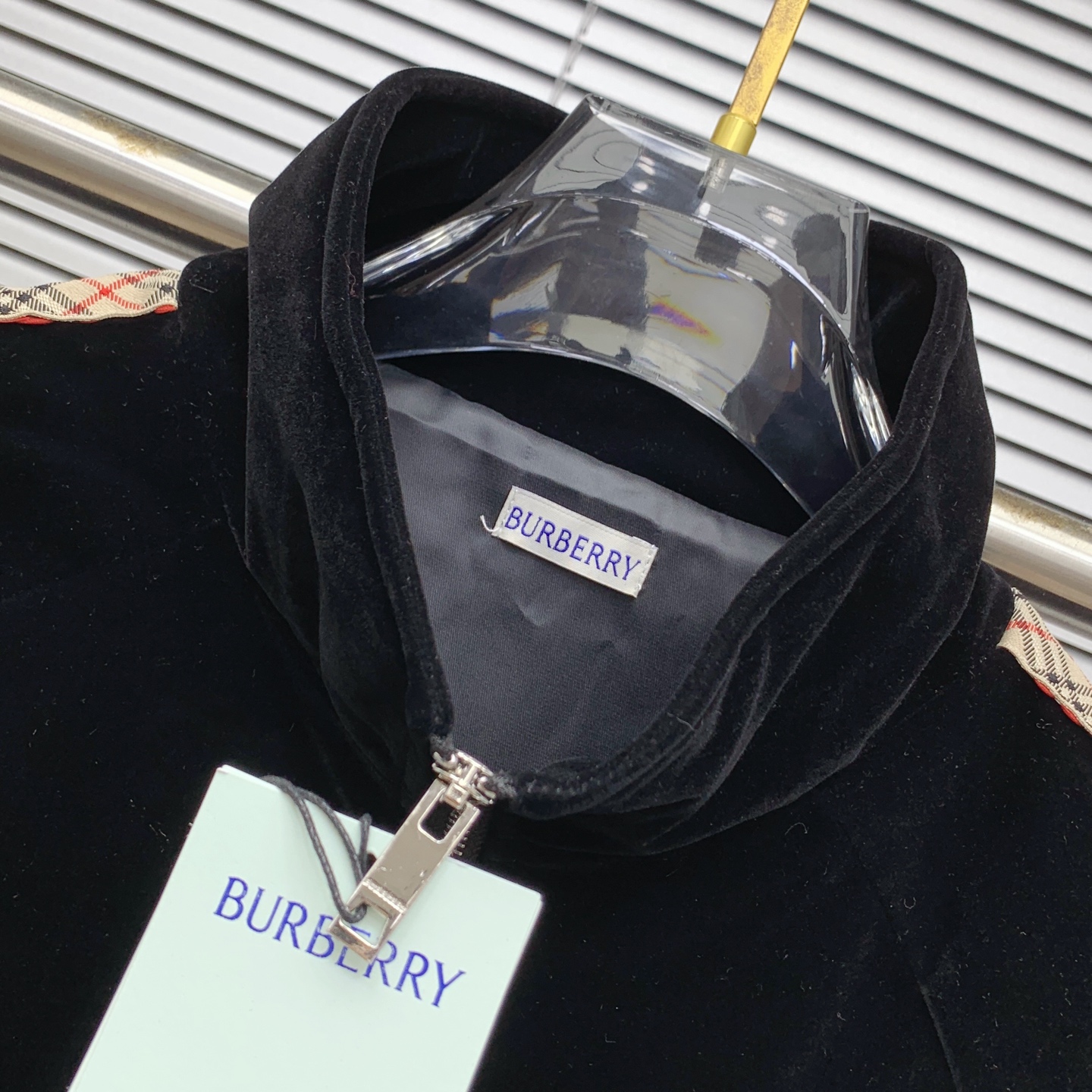 “Top Imports of High-End Velvet Suits with Customizable Hardware in Autumn/Winter 2025” - 图片 4