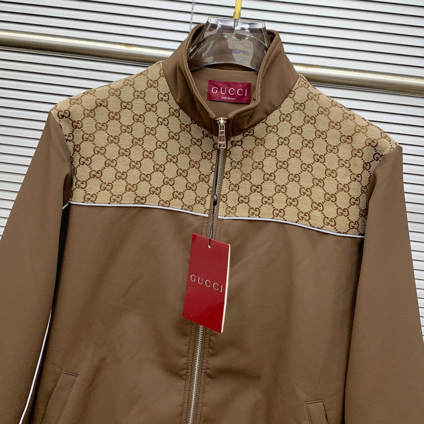 “2025 Gucci Recreational Suite: High-End Fusion Suits with Exclusive Custom Hardware” - 图片 3