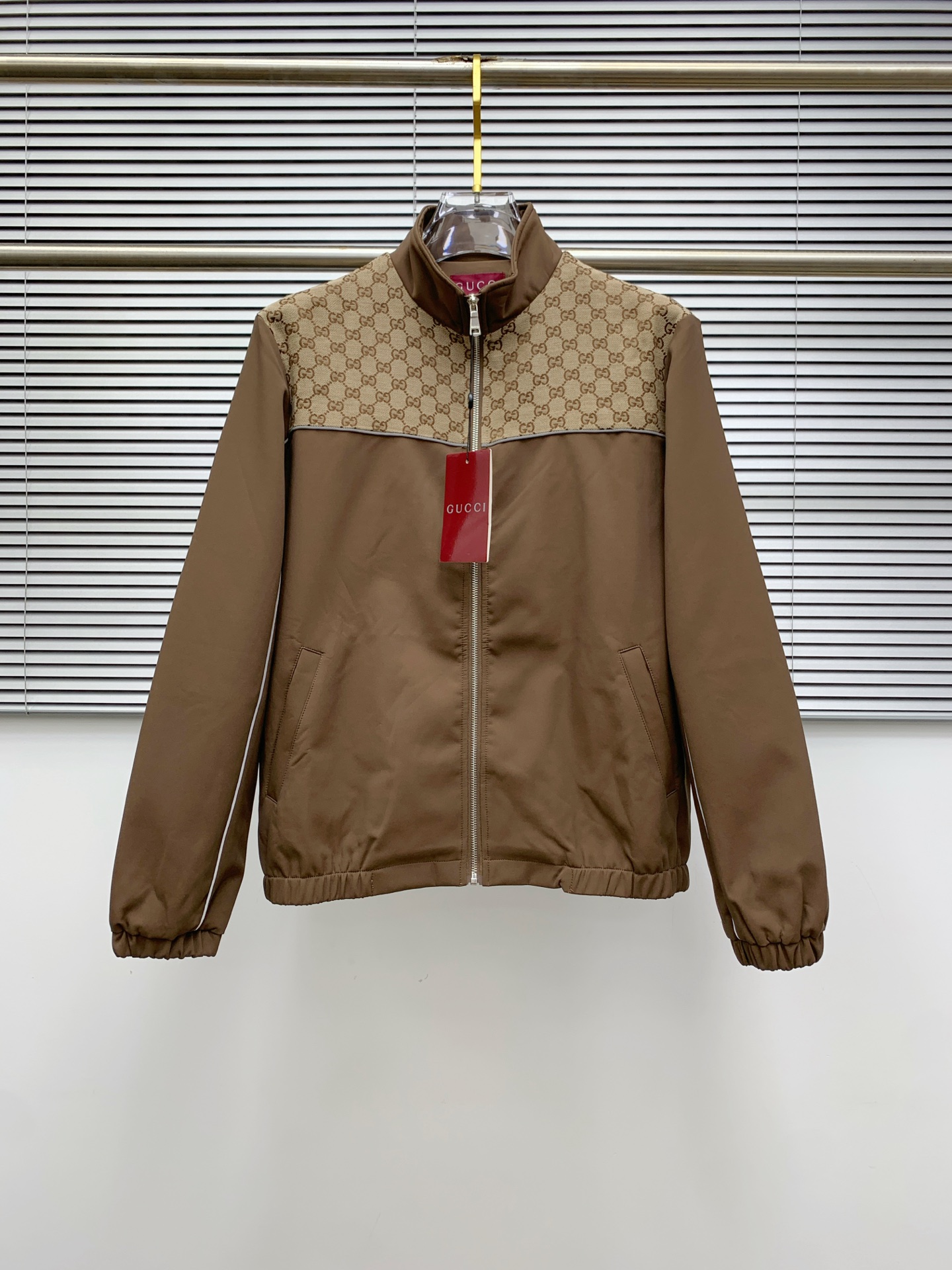 “2025 Gucci Recreational Suite: High-End Fusion Suits with Exclusive Custom Hardware” - 图片 2