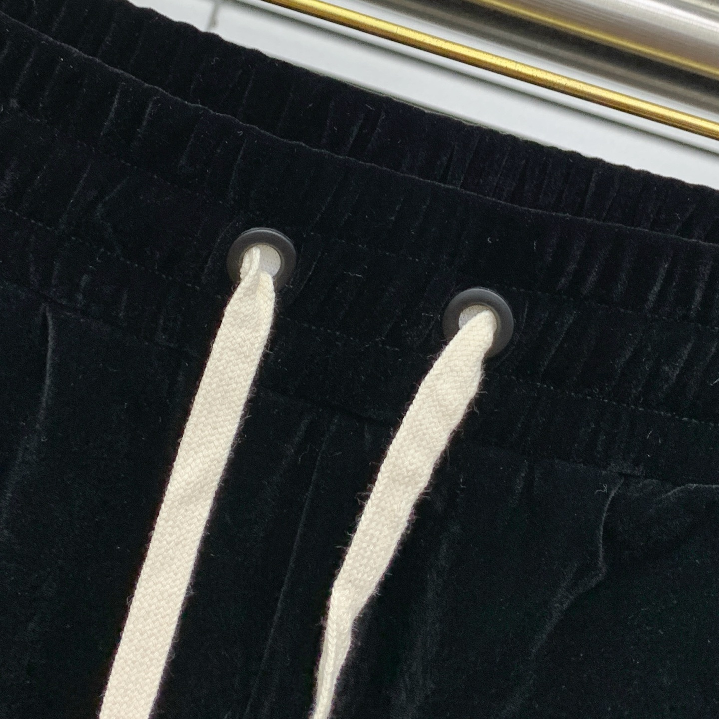 Luxurious Gucci Velvet Suite and High-End Accessories for Fall/Winter 2025 - 图片 8