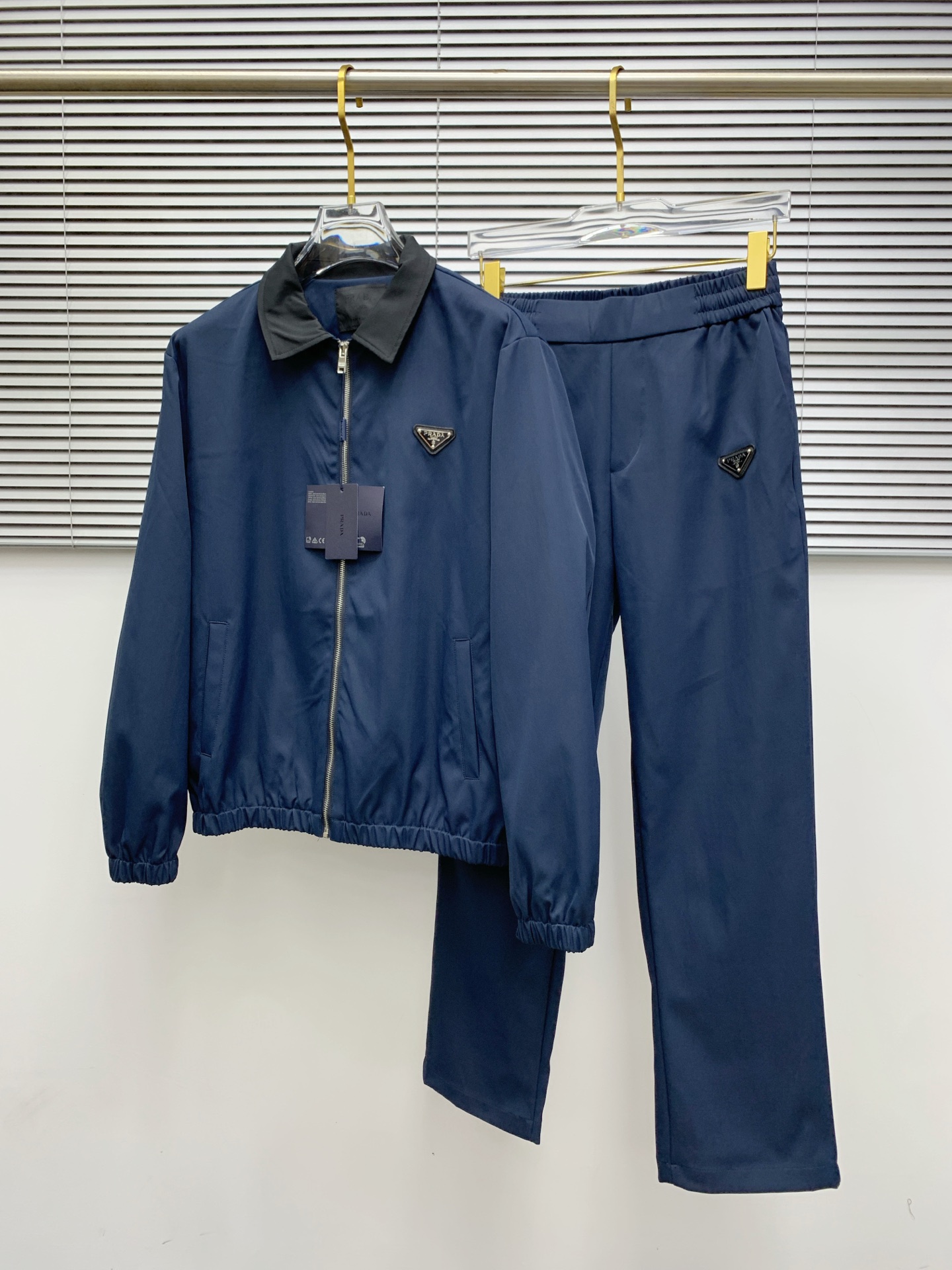 2025 Prada Recreational Suite: High-End Jiggling Suits and Custom Hardware Trends - 图片 1