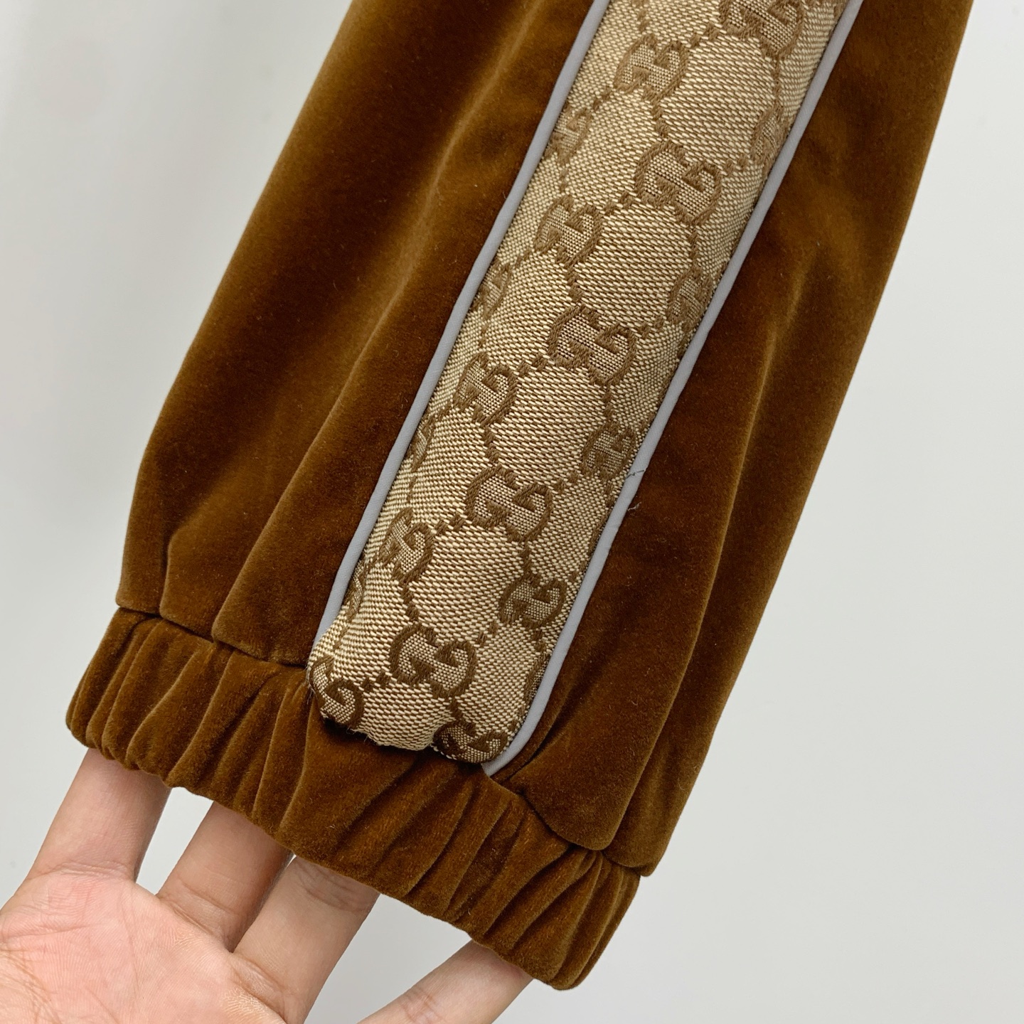 Luxurious Velvet Recreational Suite: Top Imports and High-End Design Trends for 2025 - 图片 9