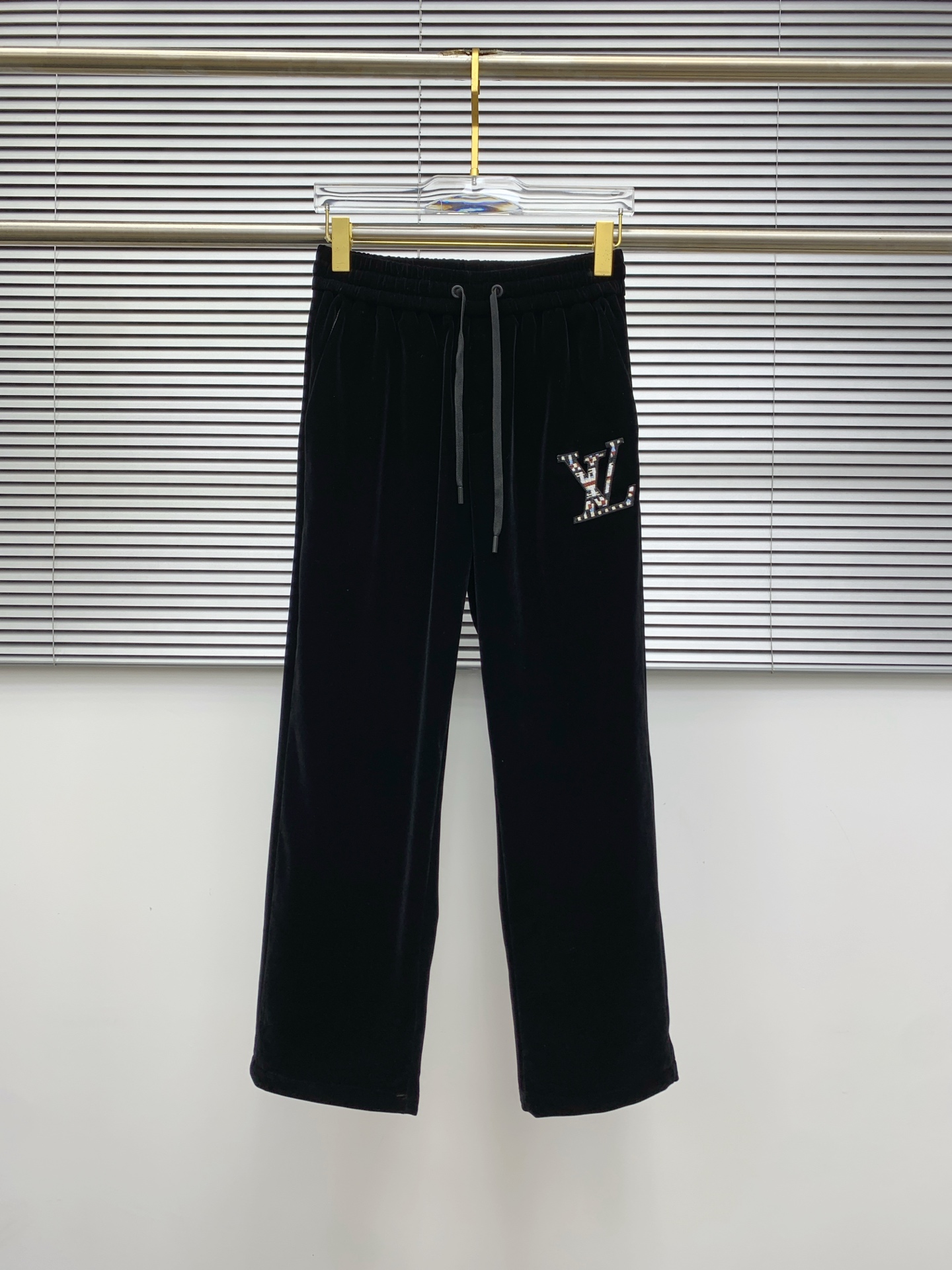 Luxury Velvet Donkey Recreational Suite, Top Imports in Autumn/Winter 2025: High-end coding caps, tailored hardware, special-deposit packages. - 图片 7