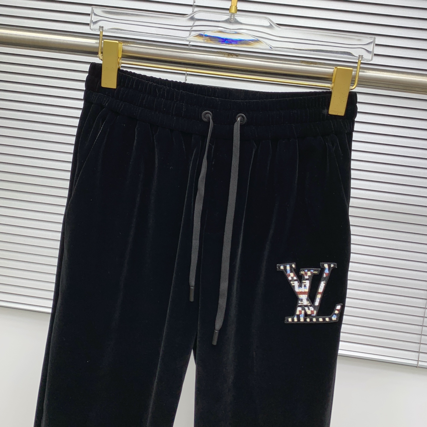 Luxury Velvet Donkey Recreational Suite, Top Imports in Autumn/Winter 2025: High-end coding caps, tailored hardware, special-deposit packages. - 图片 8