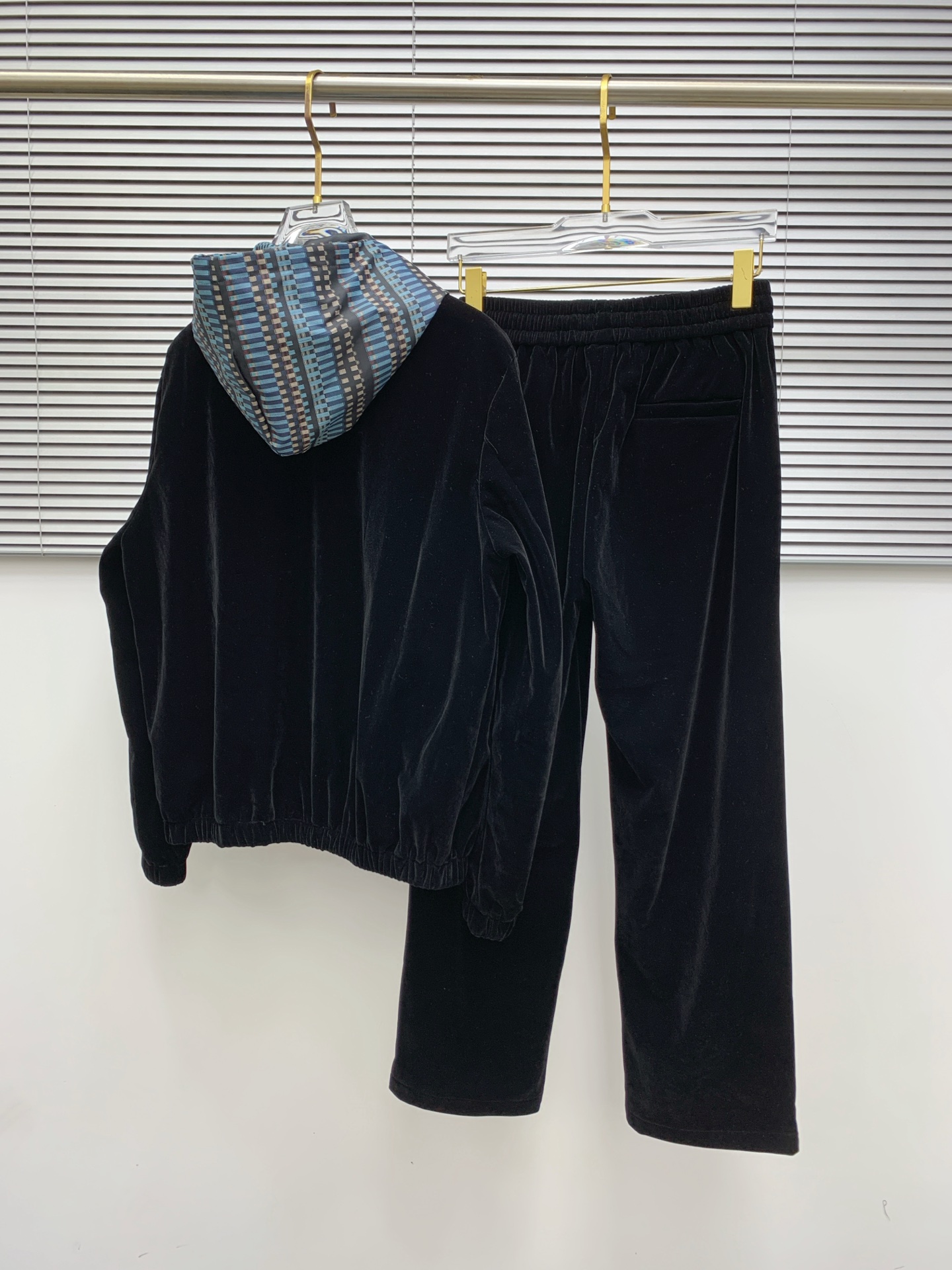 Louis Vuitton Velvet Tracksuit 2025 Autumn Winter High-End Patchwork 12 i1754833350493 59 0 10