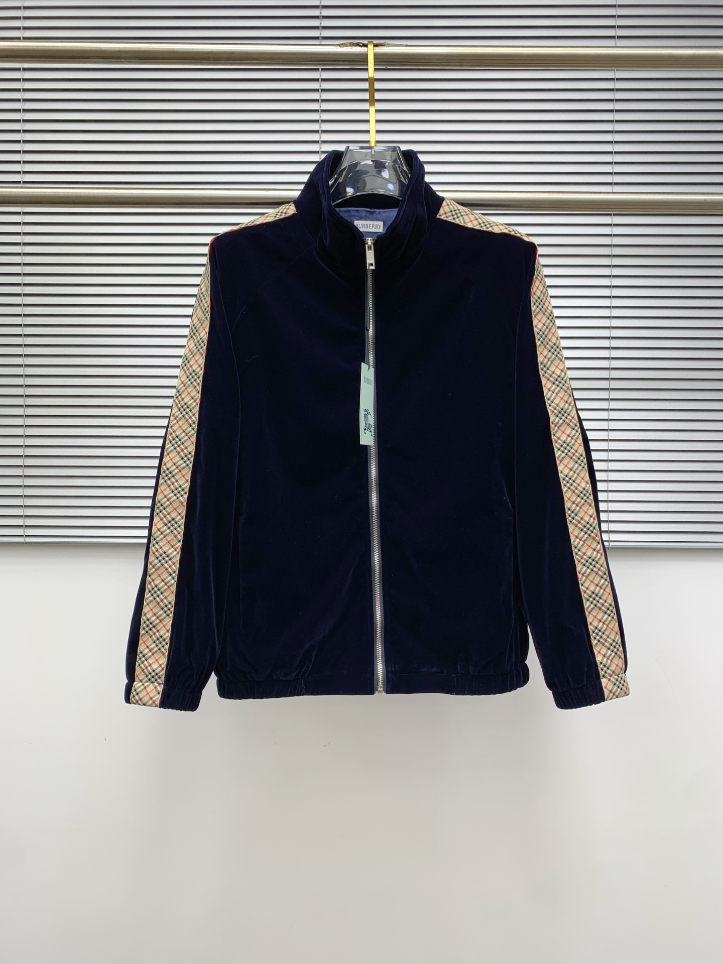 “Top Imports of High-End Jiggling Suits and Customized Hardware for Multi-Plugs in 2025” - 图片 2