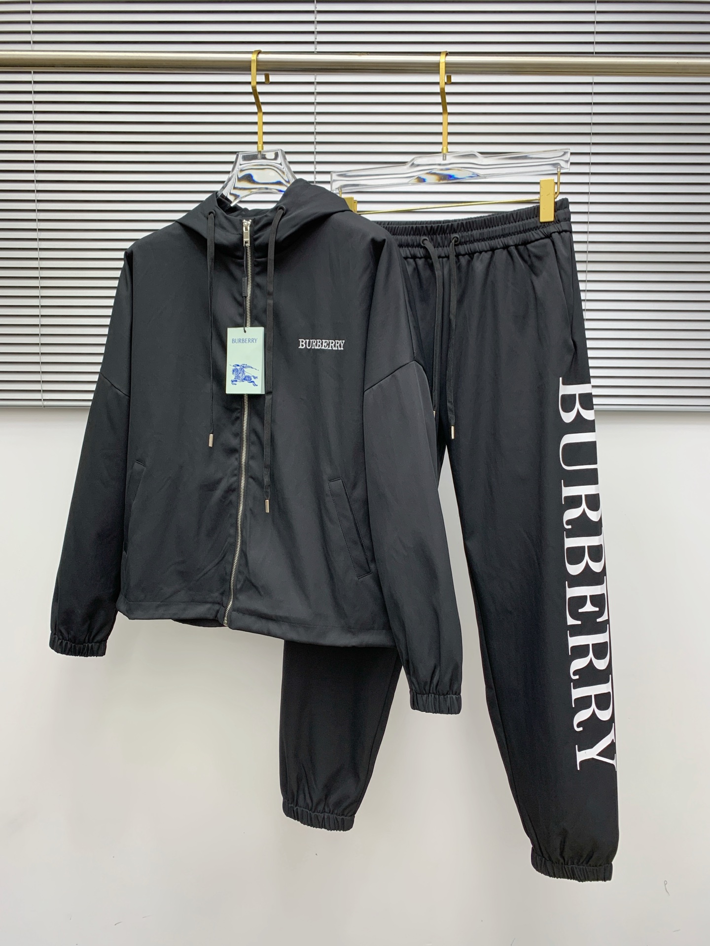 “High-End Custom Hardware for Dulla Chain in Barbara BBR Recreational Suite – 2025 Imports” - 图片 1