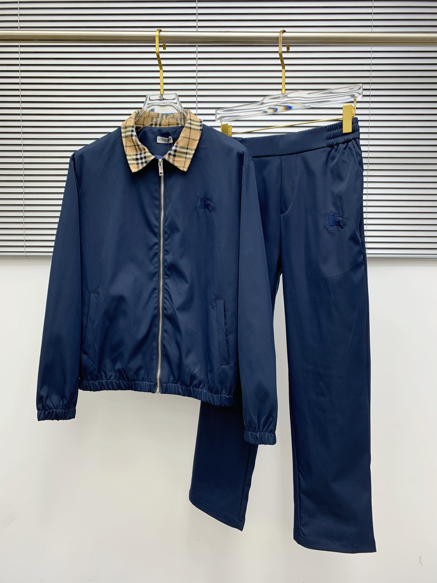 “Top Imports of High-End Recreational Suits for Autumn and Winter 2025”