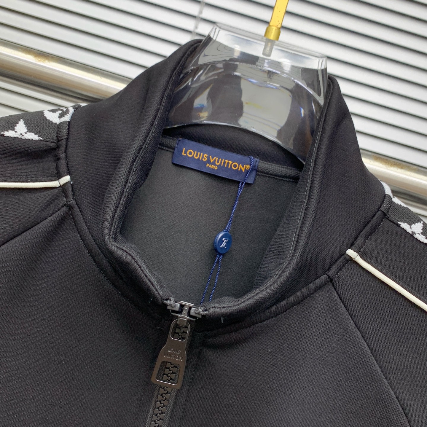 Luxury Black Tracksuit Set with Logo Detailing - Stylish and Comfortable 5 i1755010790789 147 0 3