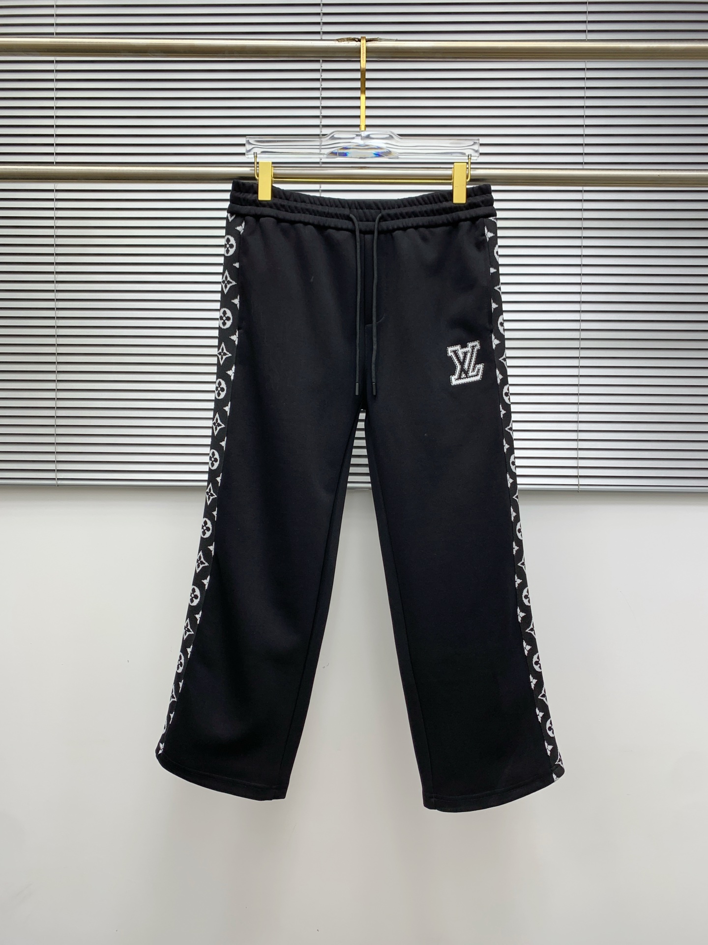 Luxury Black Tracksuit Set with Logo Detailing - Stylish and Comfortable 8 i1755010793950 1487 0 6