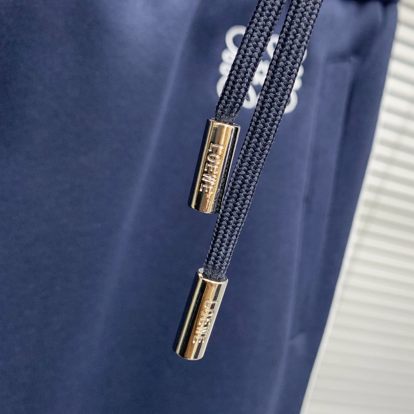 Loewe סט פנאי כחול נייבי יוקרתי עם לוגו רקום ופסים בצד 12 i1755786134389 4360 0 10