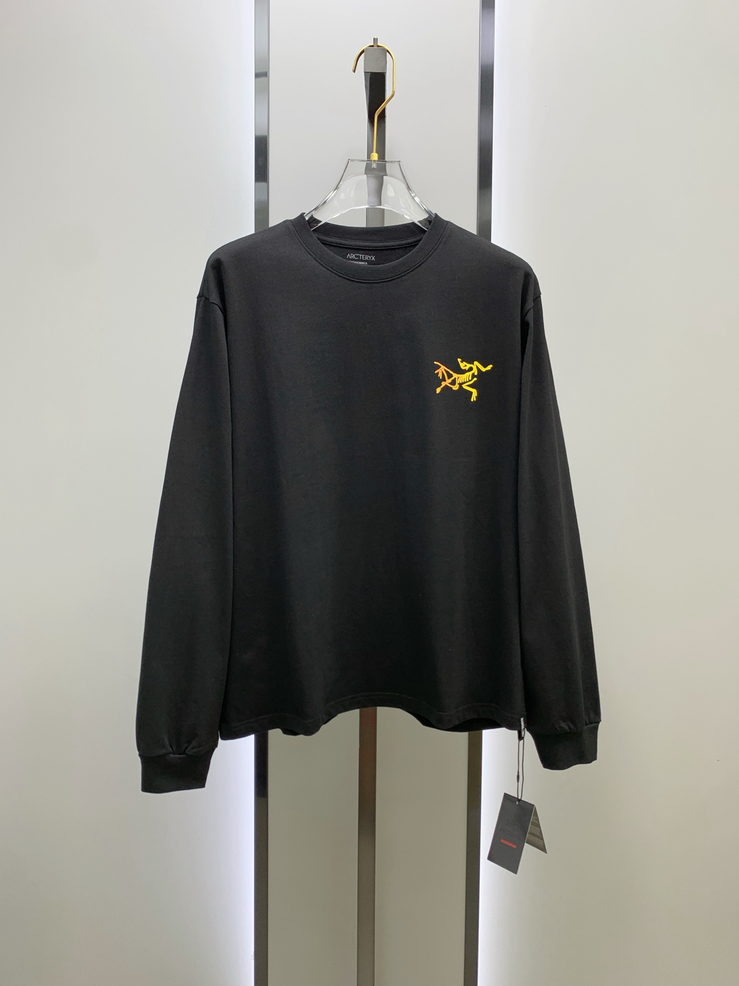 NO:515471,Archaeopteryx 25ss autumn [new product] new trade order round neck long sleeve base long sleeve T-shirt internet celebrity style!  The upper body is comfortable and breathable, not stiff, and the overall three-dimensional sense is rich, and the quality export orders meet the simple needs of commuters for dressing. The upper body is very effective, it looks slim and does not picky about the figure. The fabric workmanship... Improper, good craftsmanship can make you look good and tasteful, a must-have item for people hand. Number of codes XS-L, arc'teryx,tees, t-shirt,alexander wang19860909始祖鸟25ss秋季【新品】新款贸易订单圆领长袖打底长袖T恤网红款！上身舒适透气,不僵硬,整体有着丰富的立体感,品质出口订单,满足通勤人们对于着装的简约需求,上身效果很好,显瘦,不挑剔身材.面料做工....无可挑剔,好工艺好面料才能穿出好品味一款,人手必备单品 码数XS-L,arc'teryx,tees，t-shirt,alexander wang,Men's clothing