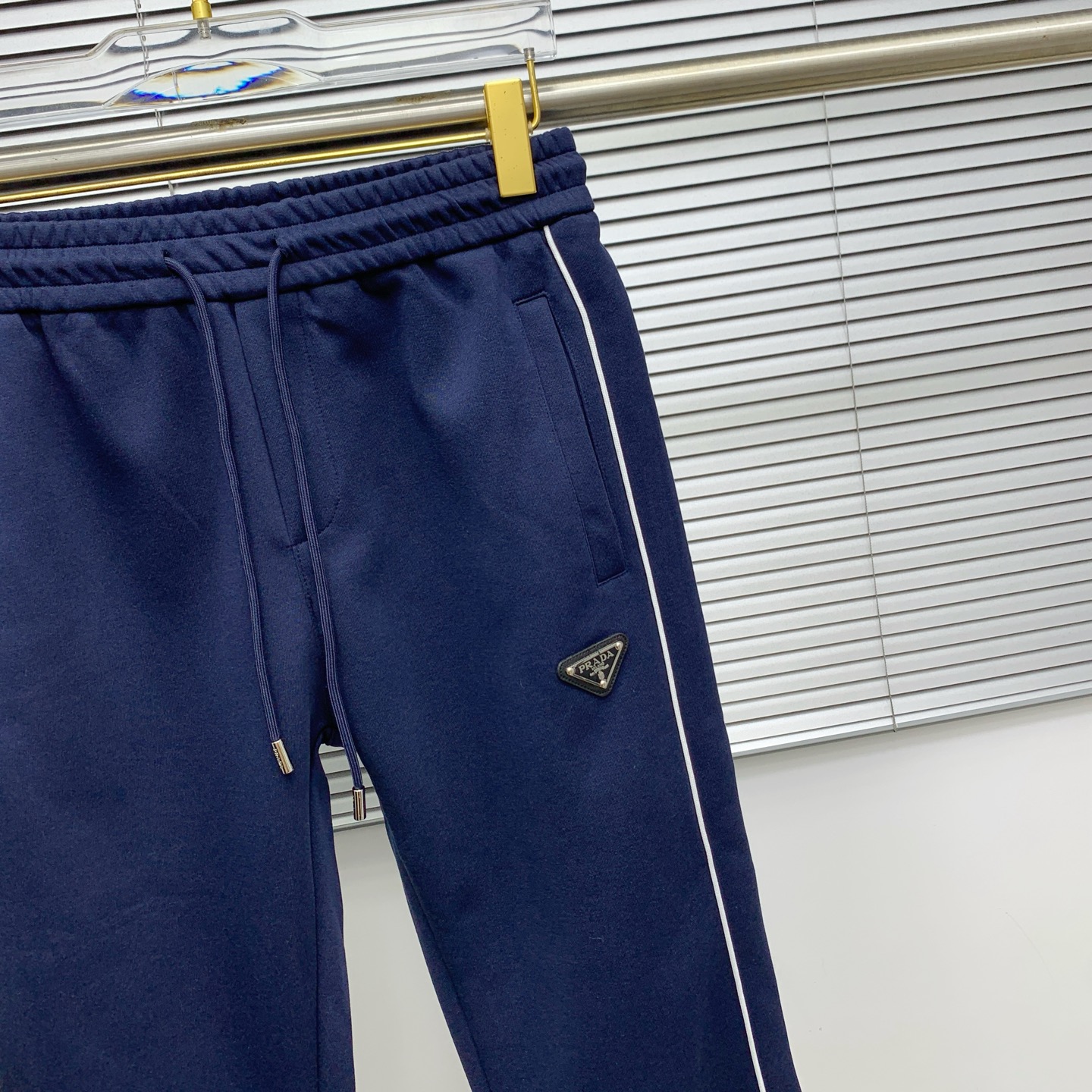 Prada 2025 Autumn/Winter New Casual Pants with Embroidered Logo 4 i1756136015686 3994 0 2