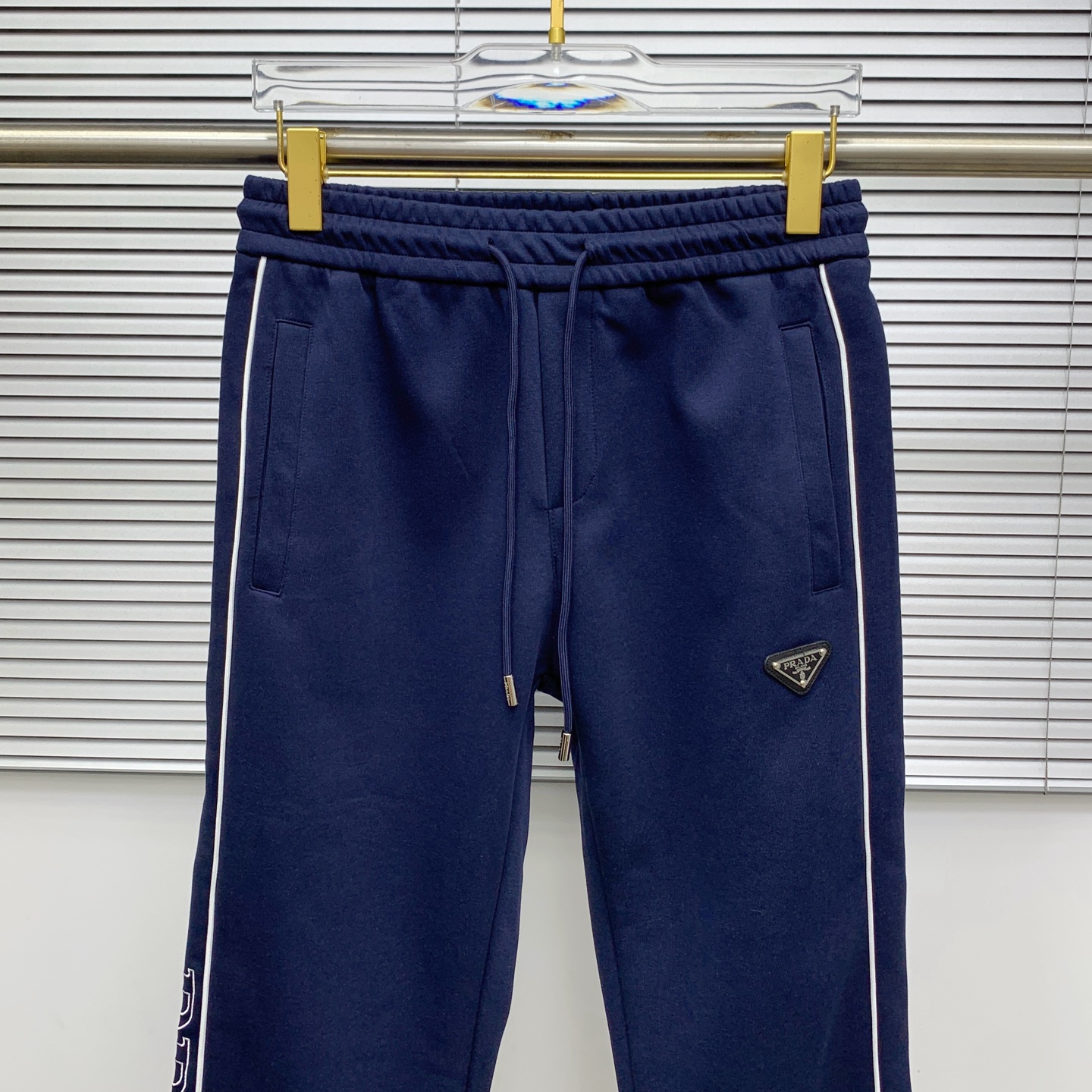 Prada 2025 Autumn/Winter New Casual Pants with Embroidered Logo 3 i1756136015744 4787 0 1