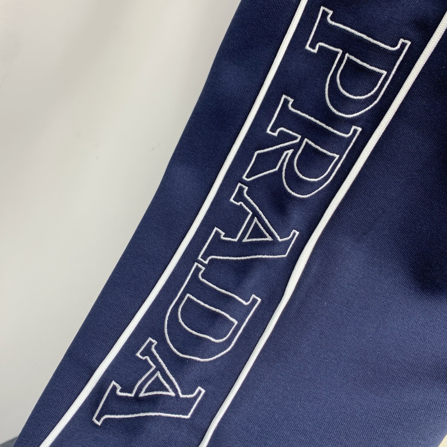 Prada 2025 Autumn/Winter New Casual Pants with Embroidered Logo 8 i1756136022634 9855 0 6