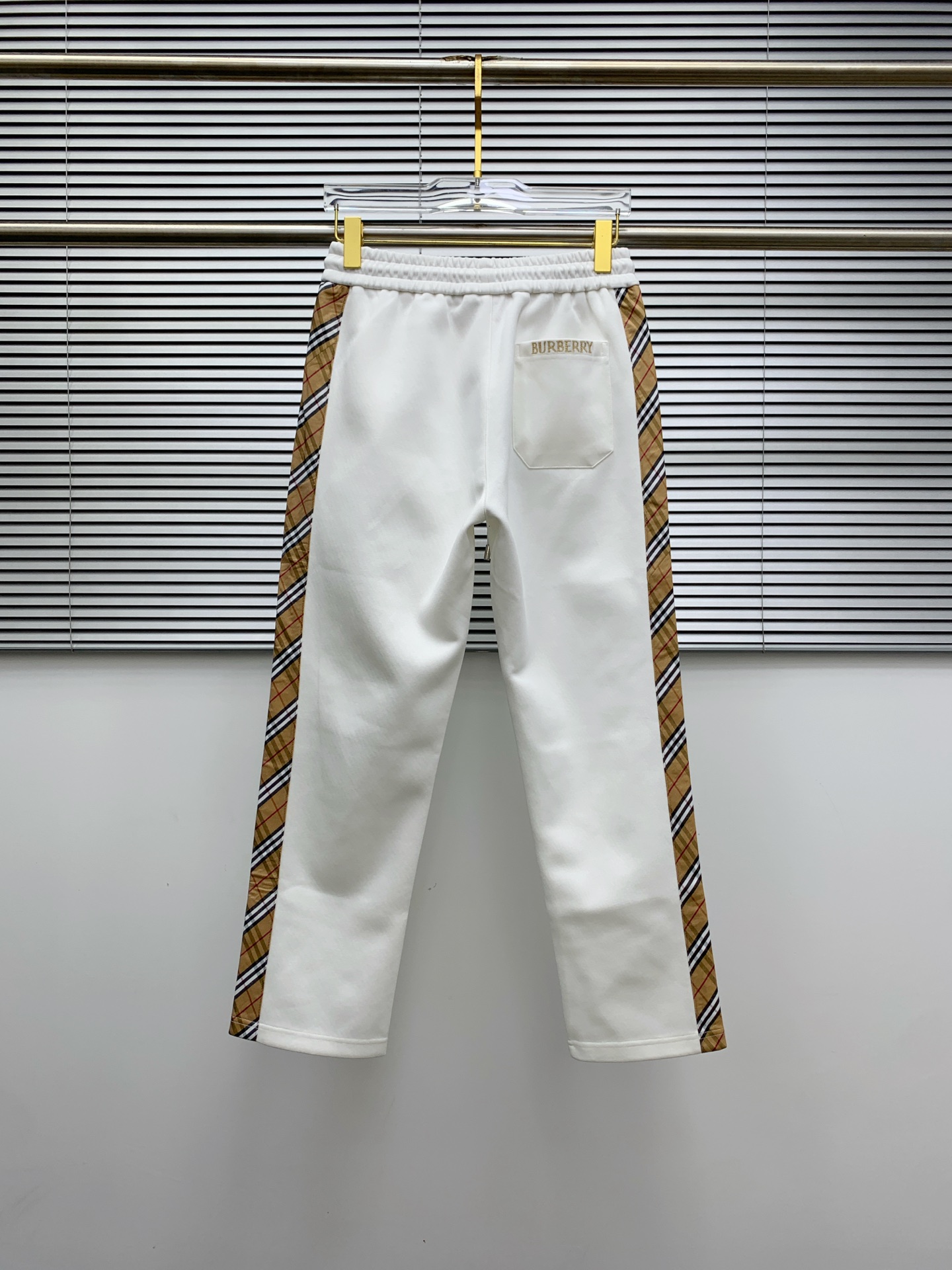 Burberry 2025 Fall/Winter White Casual Pants with Logo Embroidery 10 i1756136083607 7421 0 8