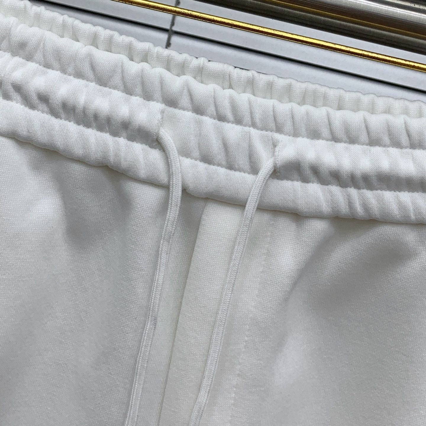 Burberry 2025 Fall/Winter White Casual Pants with Logo Embroidery 5 i1756136087724 9536 0 3