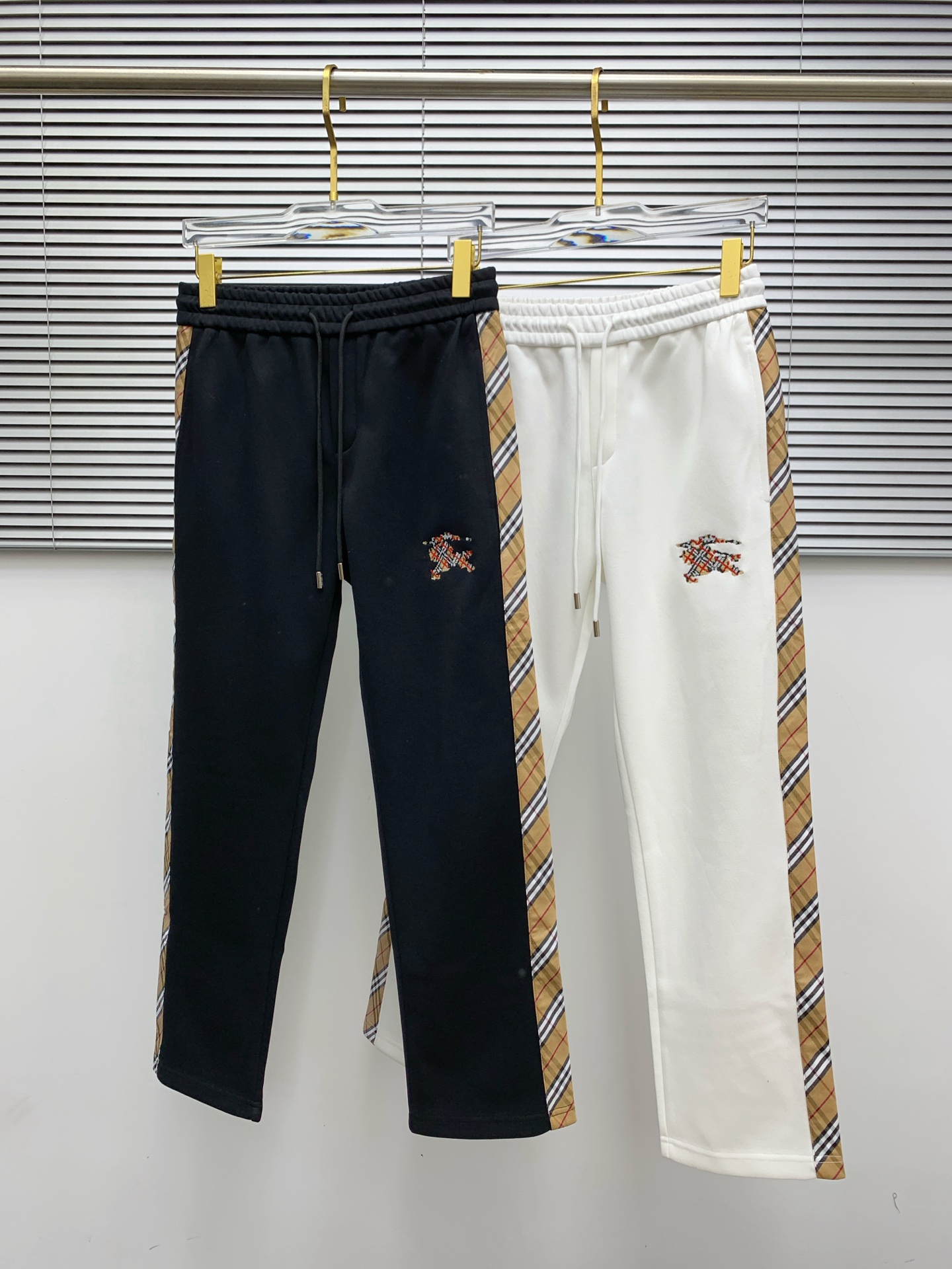 Burberry Joggingbroek met Klassiek Geruit Detail - Comfortabel en Stijlvol