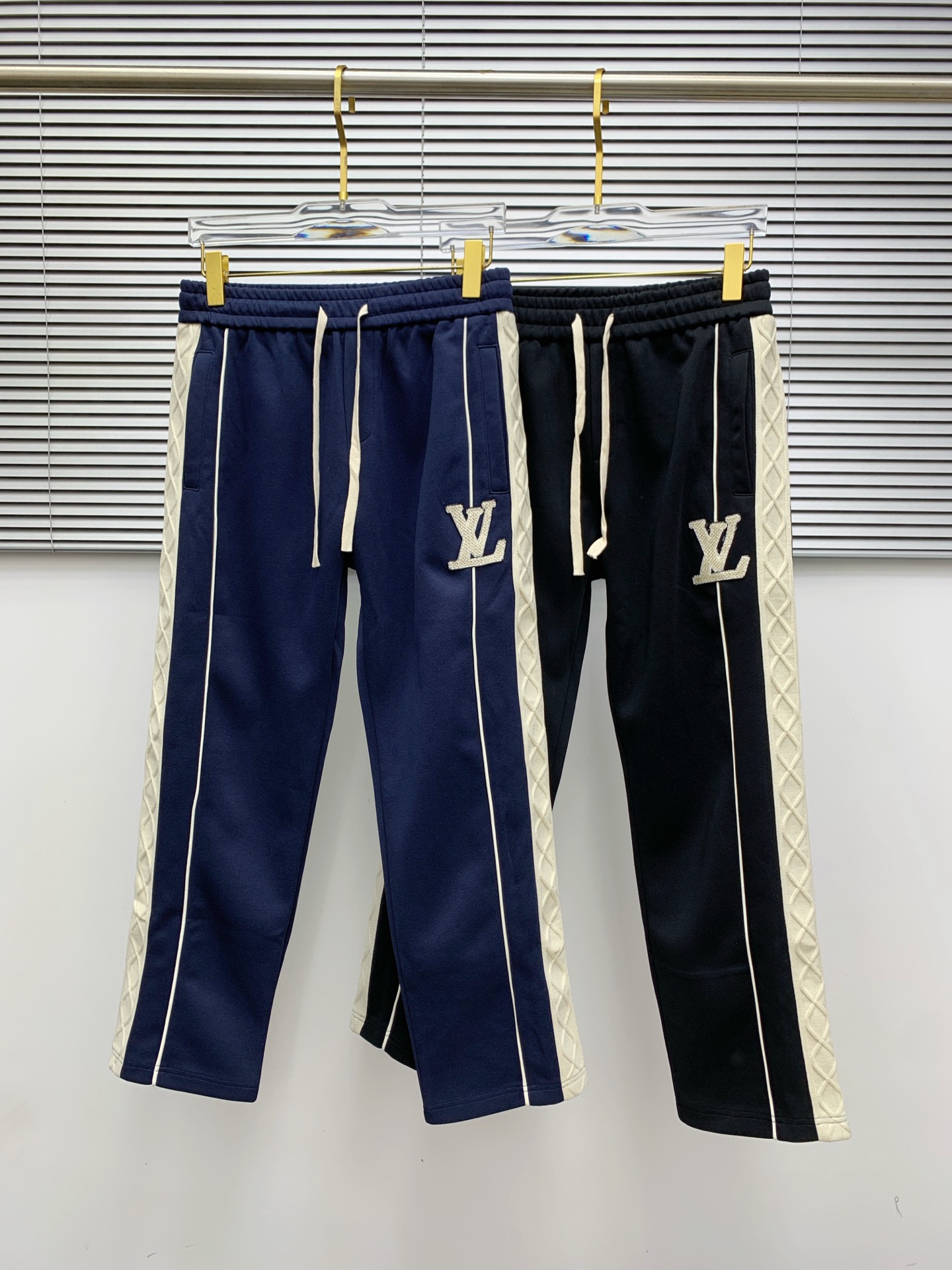 Louis Vuitton Pantalon de survêtement décontracté avec logo brodé, Automne/Hiver 2025